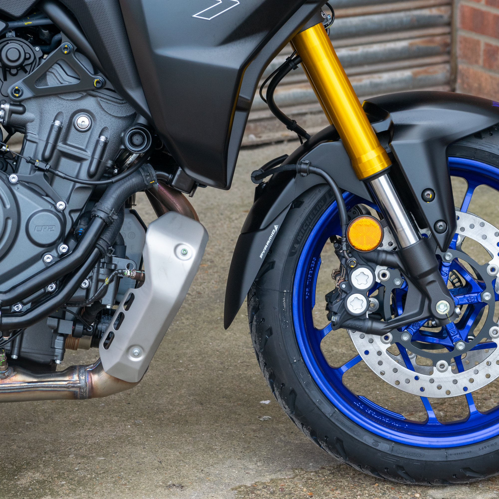 Pyramid Extenda Fenda | Matte Black | Yamaha Tracer 7 inc GT 2025>Current - Pyramid Motorcycle Accessories