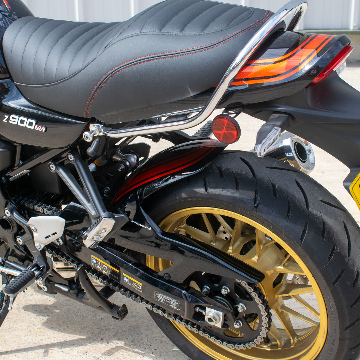 Pyramid Hugger | Metallic Spark Black/Orange | Kawasaki Z 900 RS SE 2026>Current - Pyramid Motorcycle Accessories