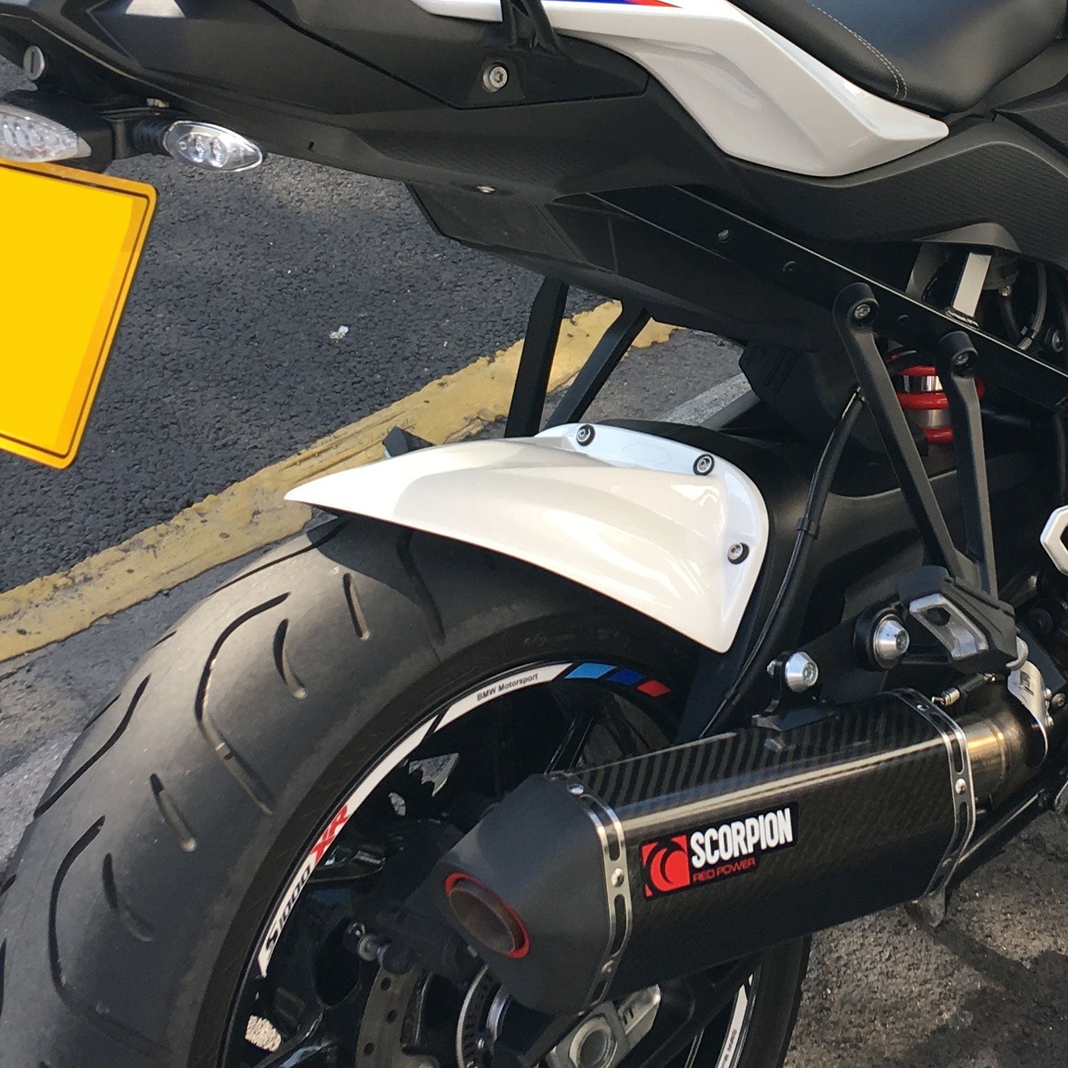 Pyramid Hugger | Gloss White | BMW S 1000 XR 2015>2019 - Pyramid Motorcycle Accessories