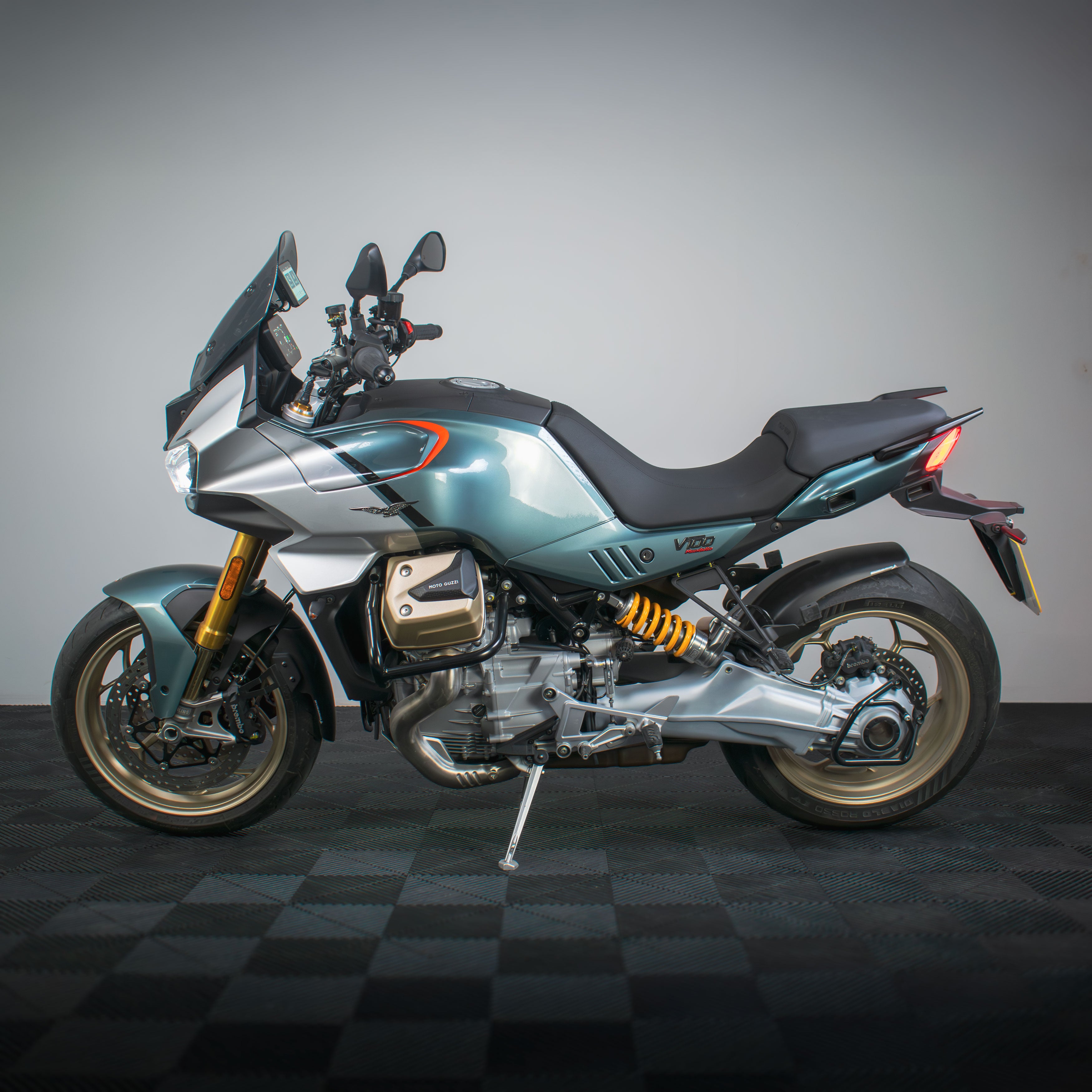 Pyramid Hugger | Matte Black | Moto Guzzi V100 Mandello/Mandello S 2022>Current - Pyramid Motorcycle Accessories