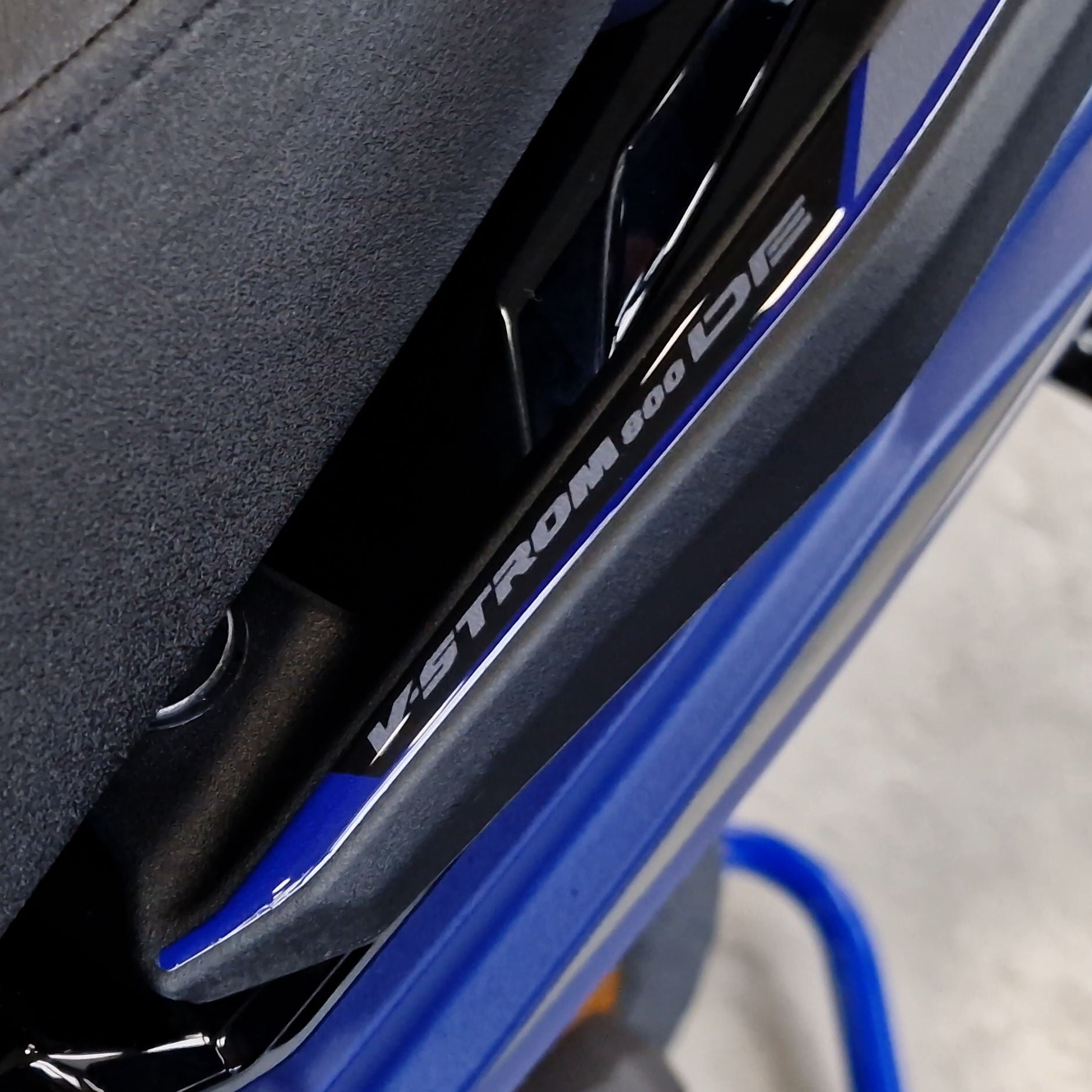 Resin Bike 3D Motorcycle Stickers - Passenger Handles | Suzuki V-Strom 800DE 2023>2024 RB-1000701800007 - Pyramid Motorcycle Accessories