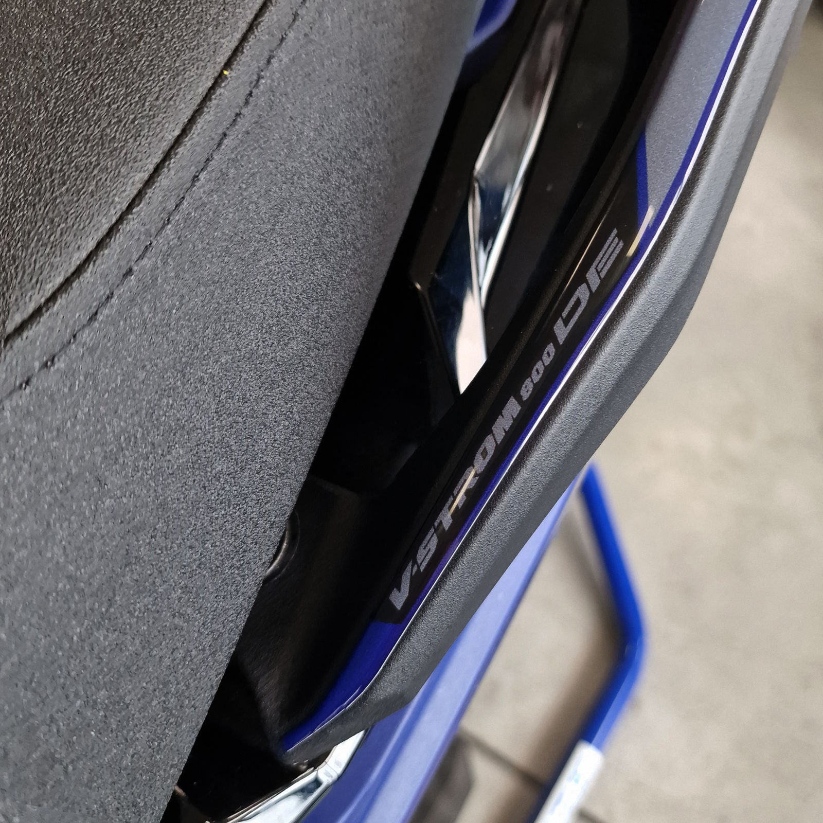 Resin Bike 3D Motorcycle Stickers - Passenger Handles | Suzuki V-Strom 800DE 2023>2024 RB-1000701800007 - Pyramid Motorcycle Accessories