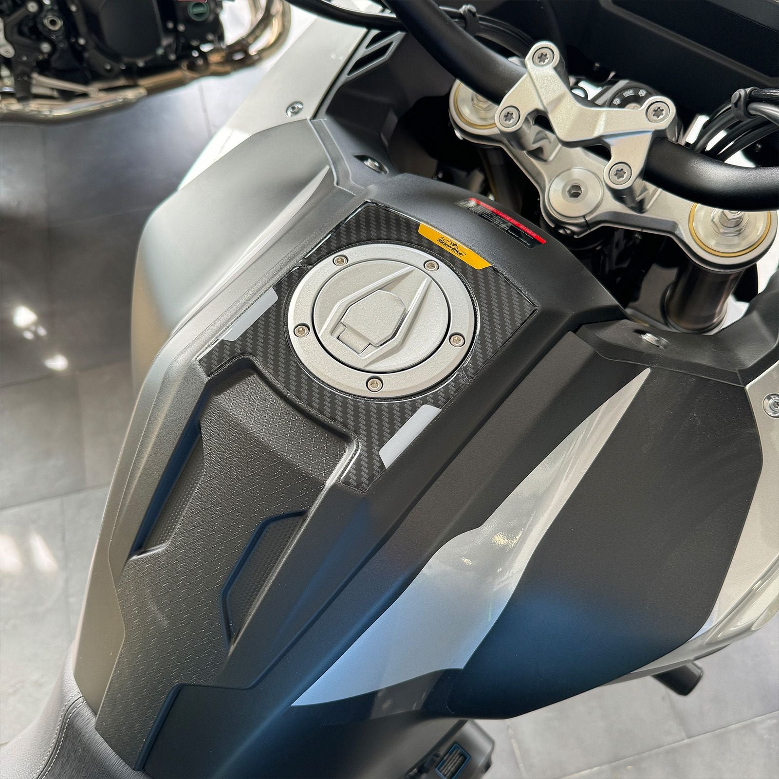 Resin Bike 3D Motorcycle Stickers - Tank Pad | Voge DS525X 2023>2025 RB-1000704400006 - Pyramid Motorcycle Accessories
