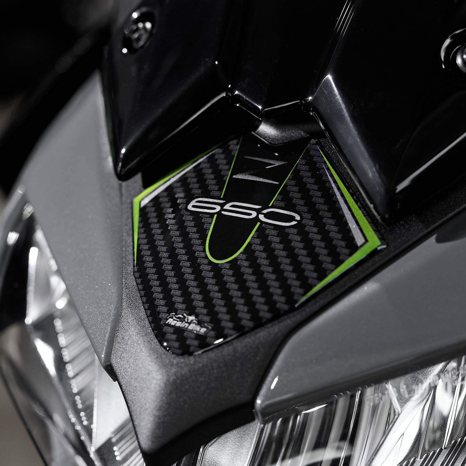 Resin Bike 3D Motorcycle Stickers - Windshield | Kawasaki Z 650 2020>2024 - Pyramid Motorcycle Accessories