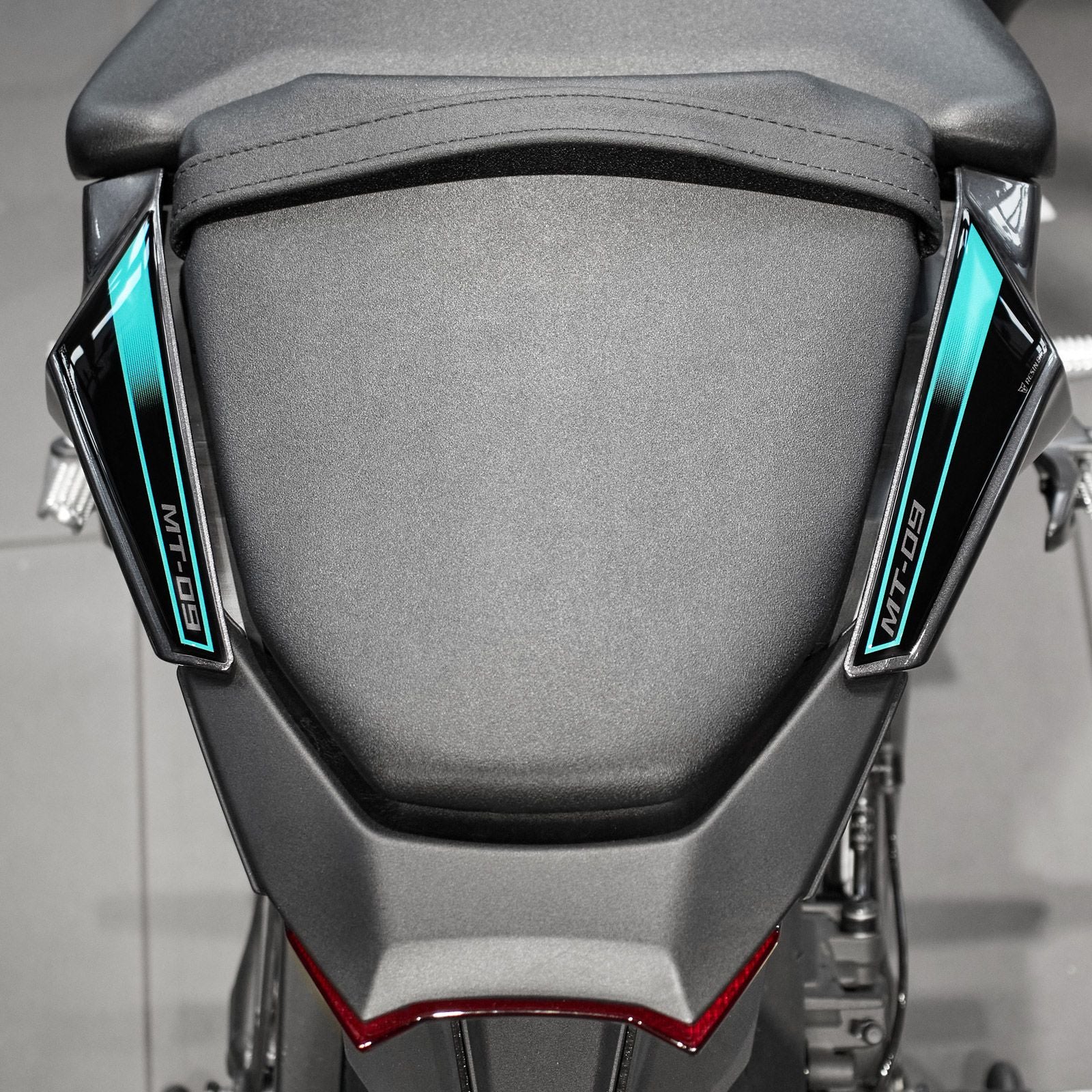 Resin Bike 3D Motorcycle Stickers - Passenger Handles | Yamaha MT-09 2024>2025 - Pyramid Motorcycle Accessories
