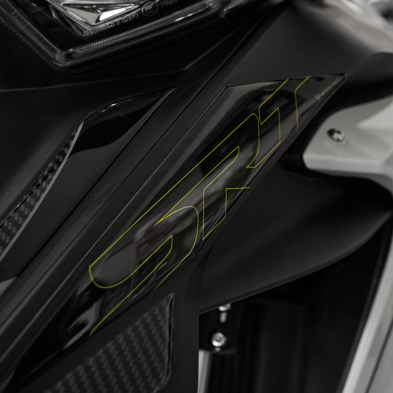 Resin Bike 3D Motorcycle Stickers - Beak | QJMotor SRT 700 X 2024>2025 - Pyramid Motorcycle Accessories
