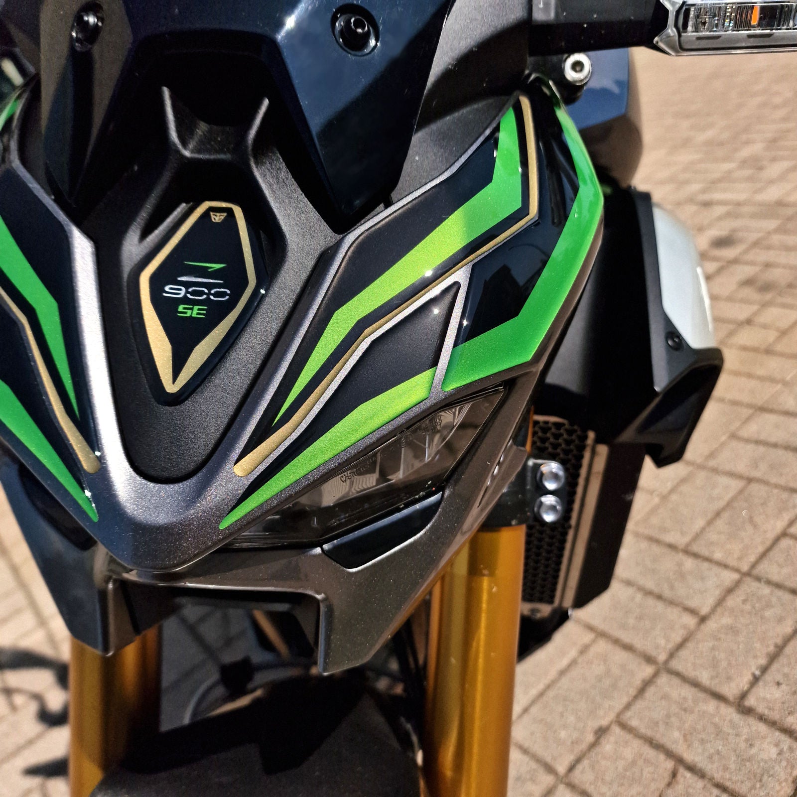 Resin Bike 3D Motorcycle Stickers - Front Fender | Kawasaki Z 900 / 900 SE 2025>2026 - Pyramid Motorcycle Accessories