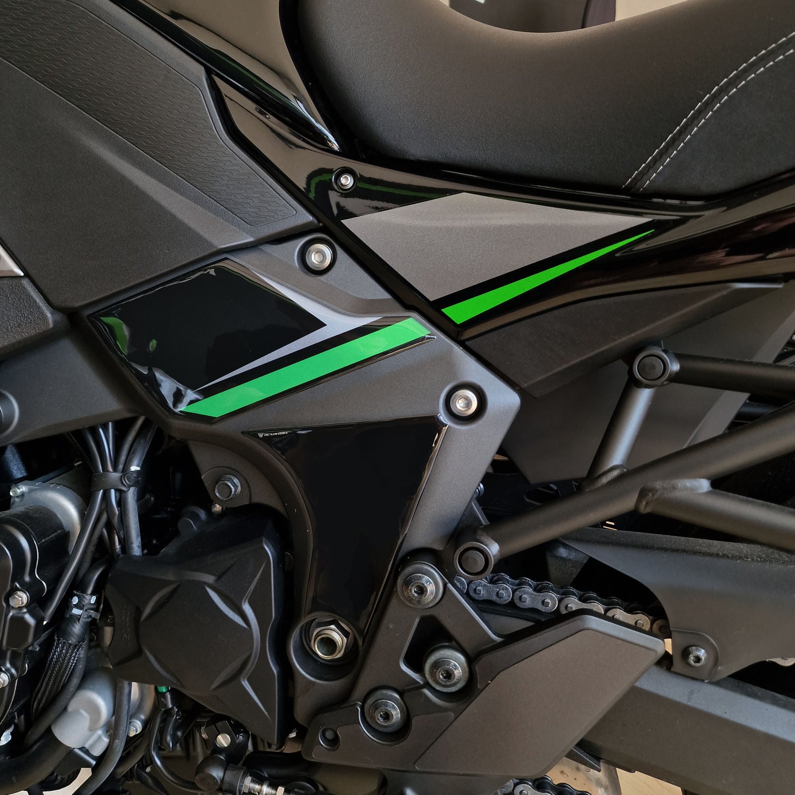 Resin Bike 3D Motorcycle Stickers - Footboard | Kawasaki Versys 1100 2025>2026 - Pyramid Motorcycle Accessories