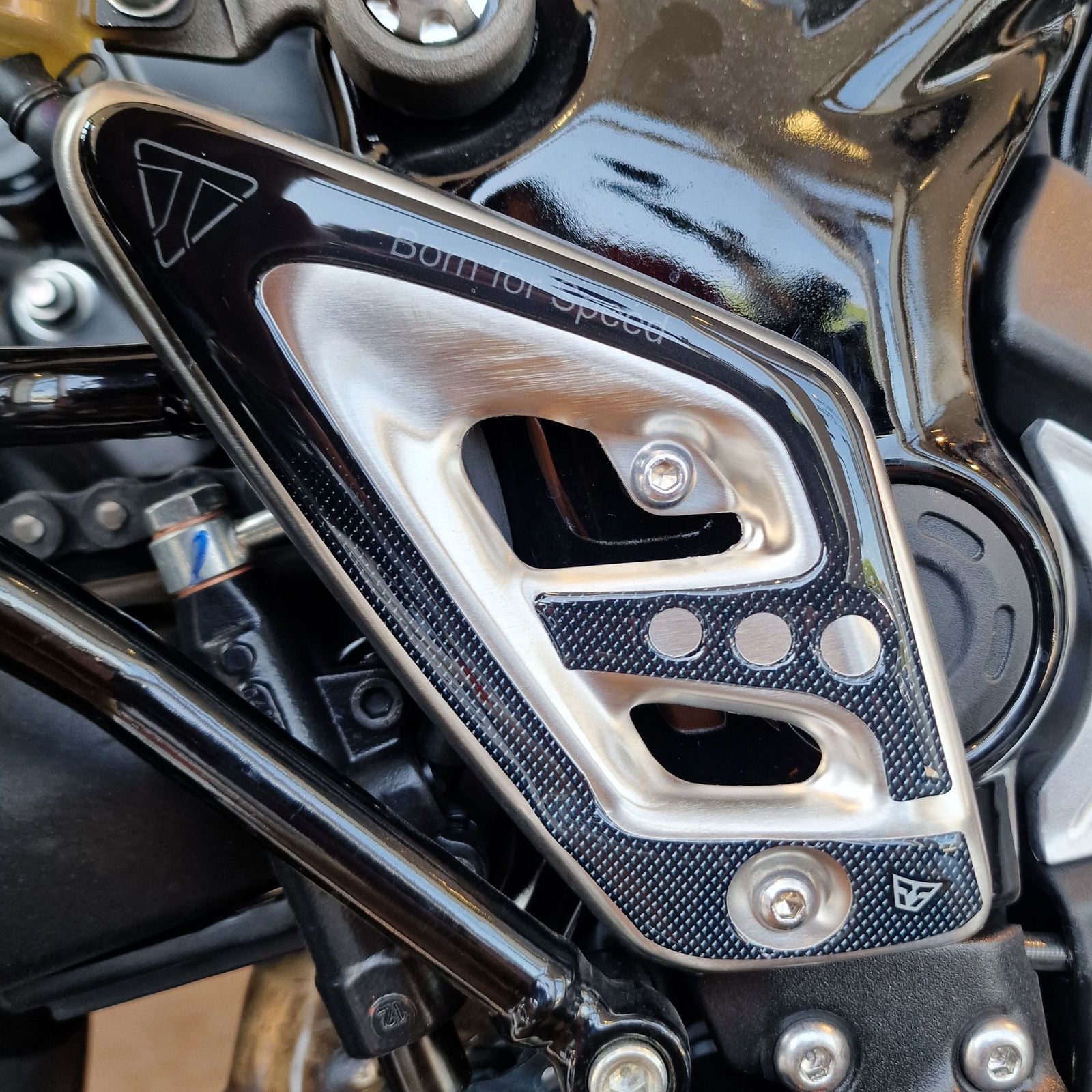 Resin Bike 3D Motorcycle Stickers - Heel Pads | Triumph Scrambler 400 X / Speed 400 2024>2025 - Pyramid Motorcycle Accessories