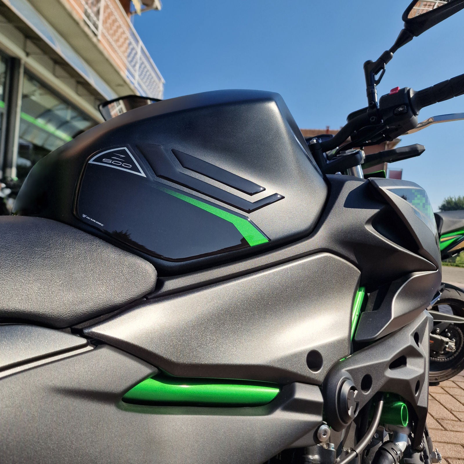 Resin Bike 3D Motorcycle Stickers - Tank Sides | Kawasaki Z 500 2024>2026 - Pyramid Motorcycle Accessories