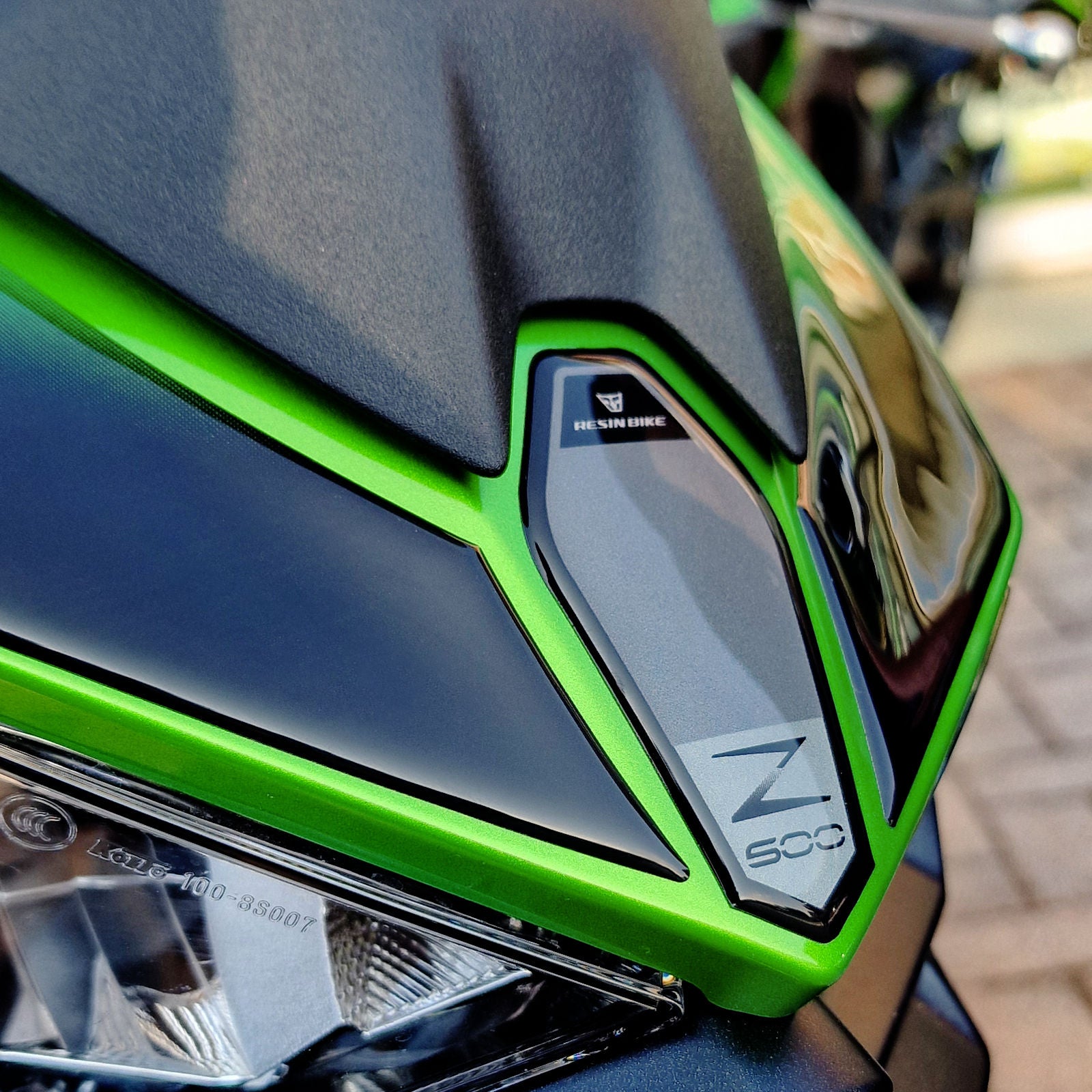 Resin Bike 3D Motorcycle Stickers - Front Fender | Kawasaki Z 500 2024>2026 - Pyramid Motorcycle Accessories
