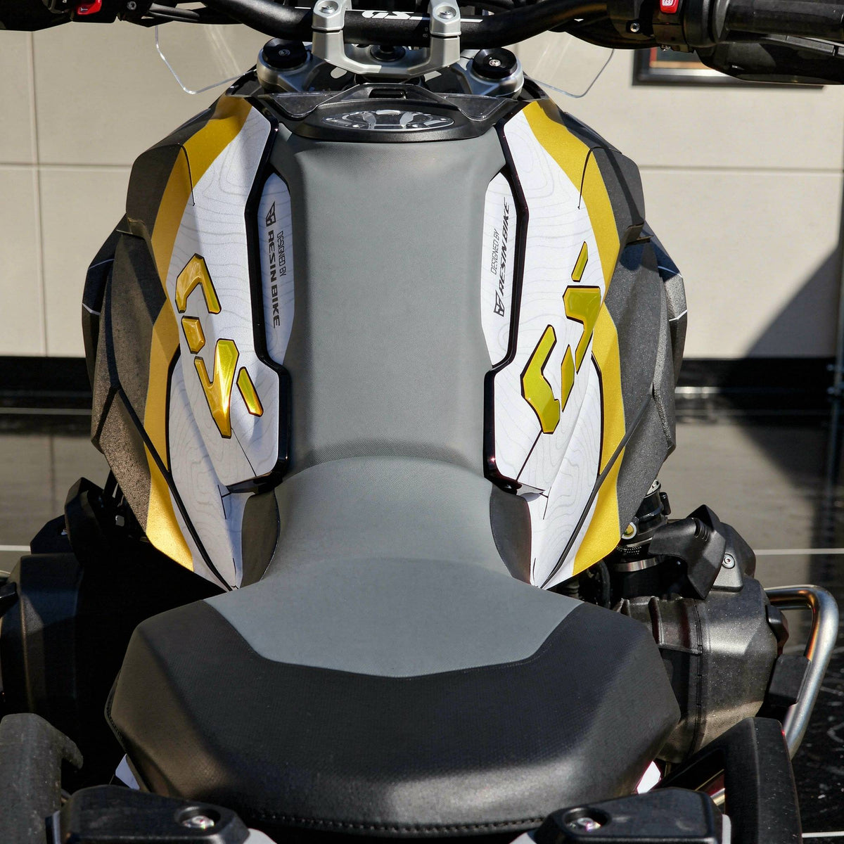 Resin Bike Rough Crystal Graphic Kit Full Tank Grip | BMW R 1300 GS 2023>2026