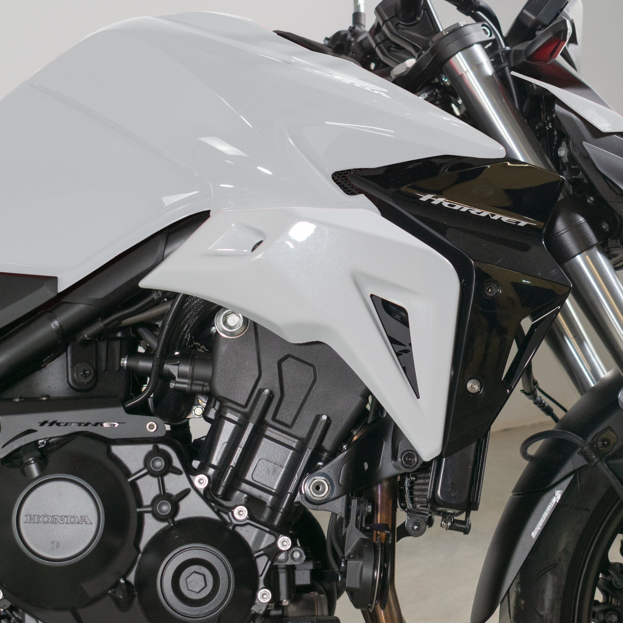 Pyramid Infill Panels | Pearl Glare White | Honda CB1000 Hornet 2025>Current - Pyramid Motorcycle Accessories