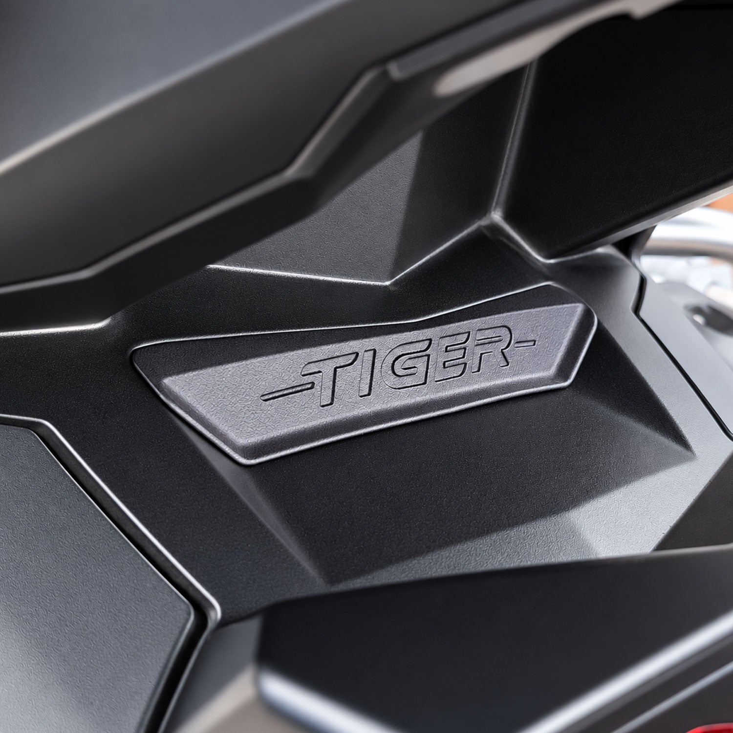 Pyramid Spray Cover | Matte Black | Triumph Tiger 900 (850 Sport) 2020>Current