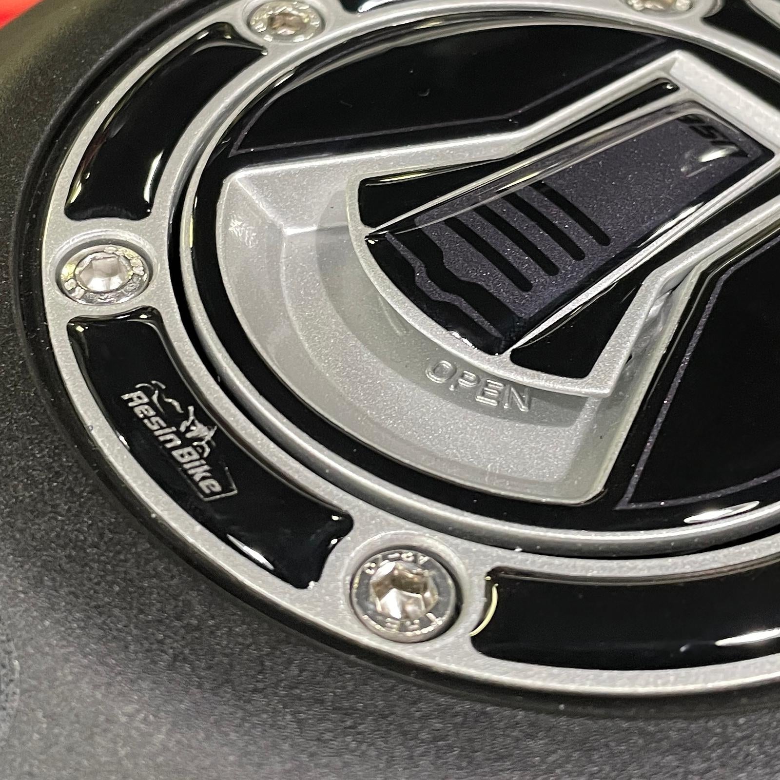 Resin Bike 3D Motorcycle Stickers - Fuel Cap | Moto Guzzi V85 TT 2021>Current - Pyramid Motorcycle Accessories