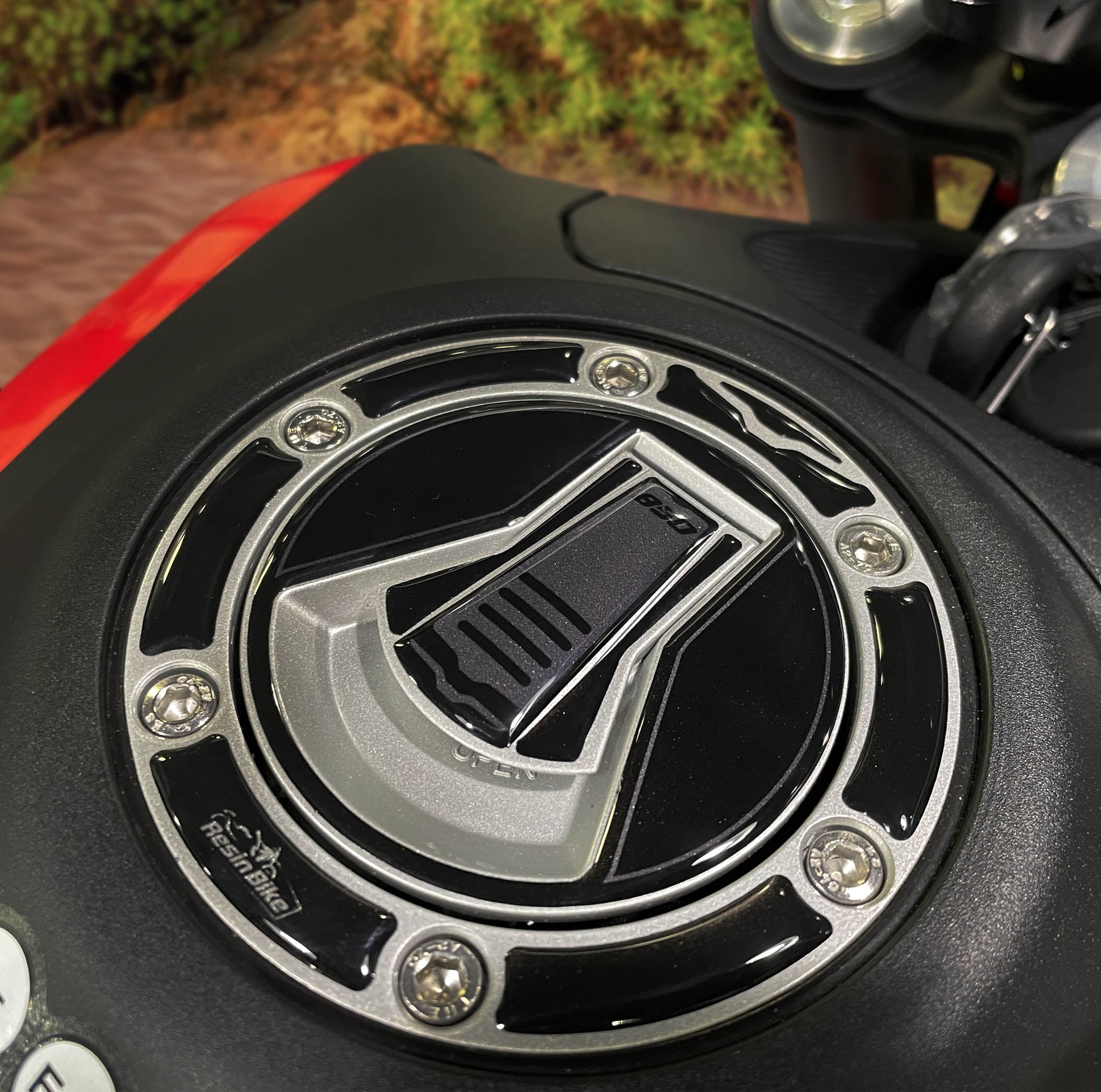 Resin Bike 3D Motorcycle Stickers - Fuel Cap | Moto Guzzi V85 TT 2021>Current - Pyramid Motorcycle Accessories