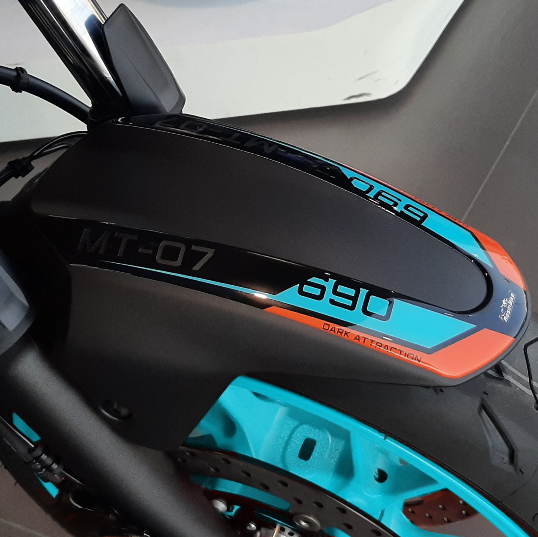 Resin Bike 3D Motorcycle Stickers - Front Fender | Yamaha MT-07 2021>2024 - Pyramid Motorcycle Accessories