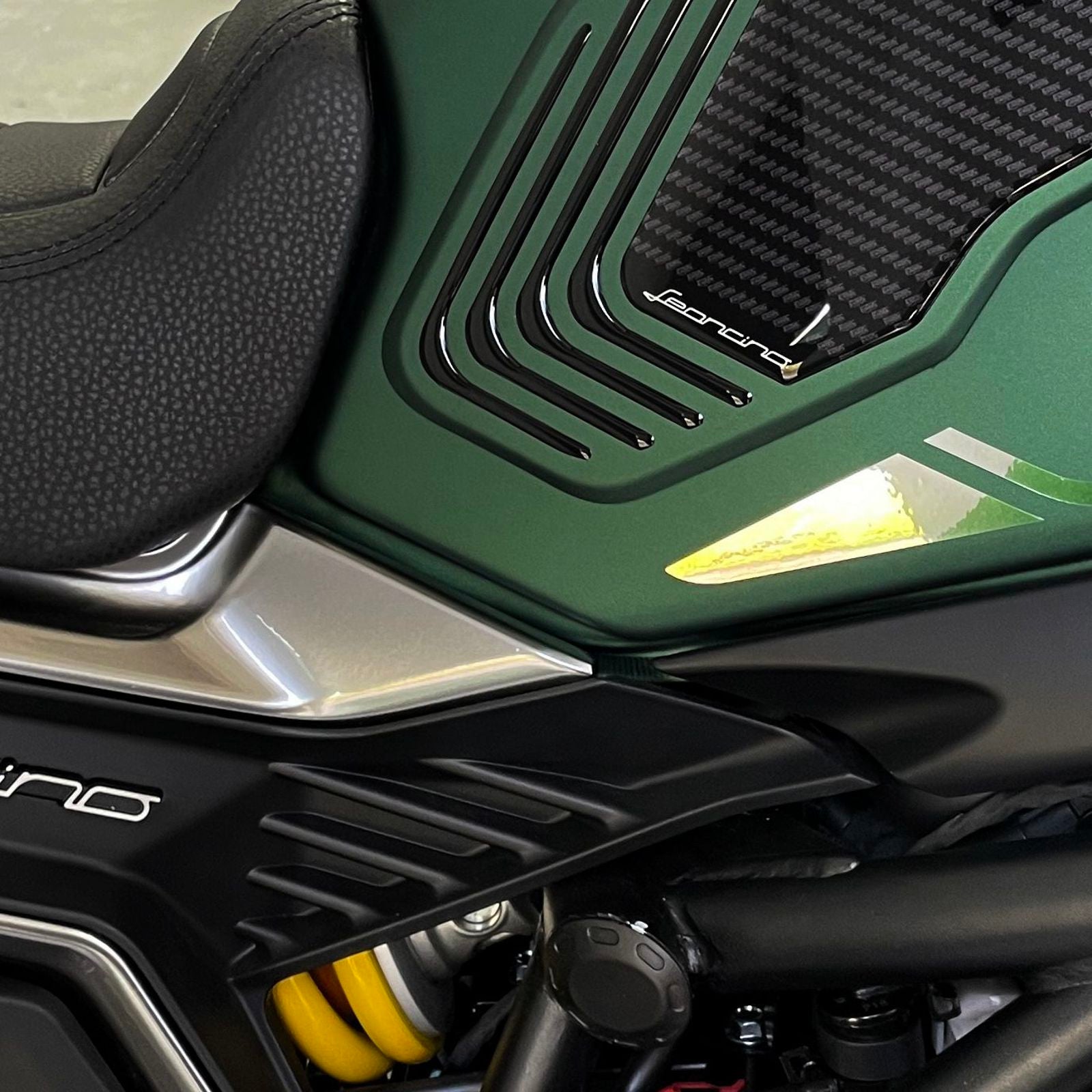 Resin Bike 3D Motorcycle Stickers - Tank Sides | Benelli Leoncino 800 2022>2025 - Pyramid Motorcycle Accessories