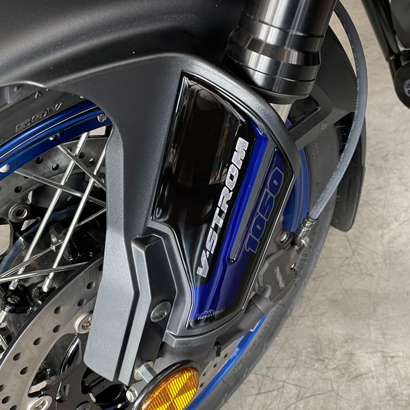 Resin Bike 3D Motorcycle Stickers - Front Fender Sides | Suzuki V-Strom 1050/1050XT 2020>2023 - Pyramid Motorcycle Accessories
