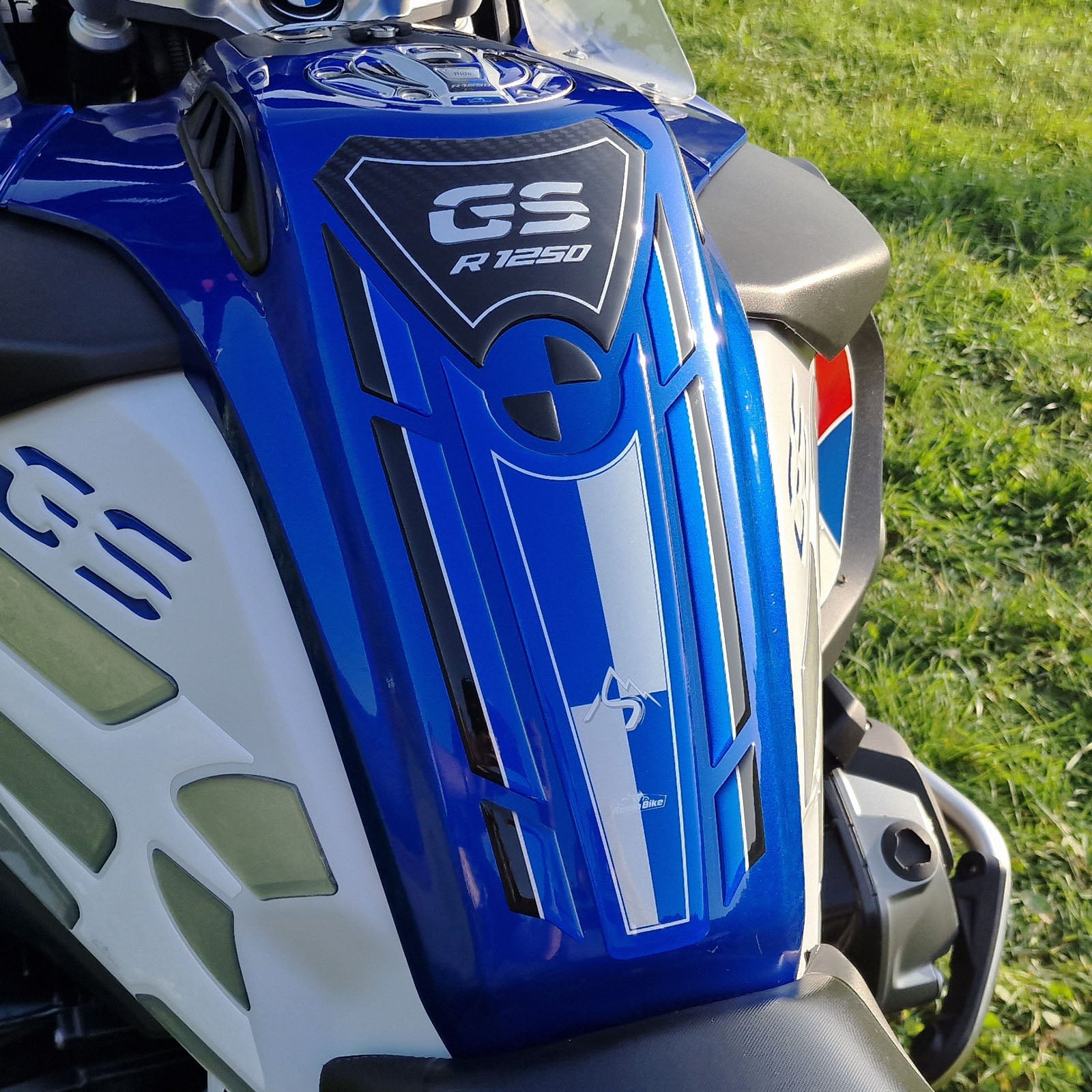 Resin Bike 3D Motorcycle Stickers - Tank Pad | BMW R 1250 GS Adventure 2021>2024 RB-1000488500008 - Pyramid Motorcycle Accessories