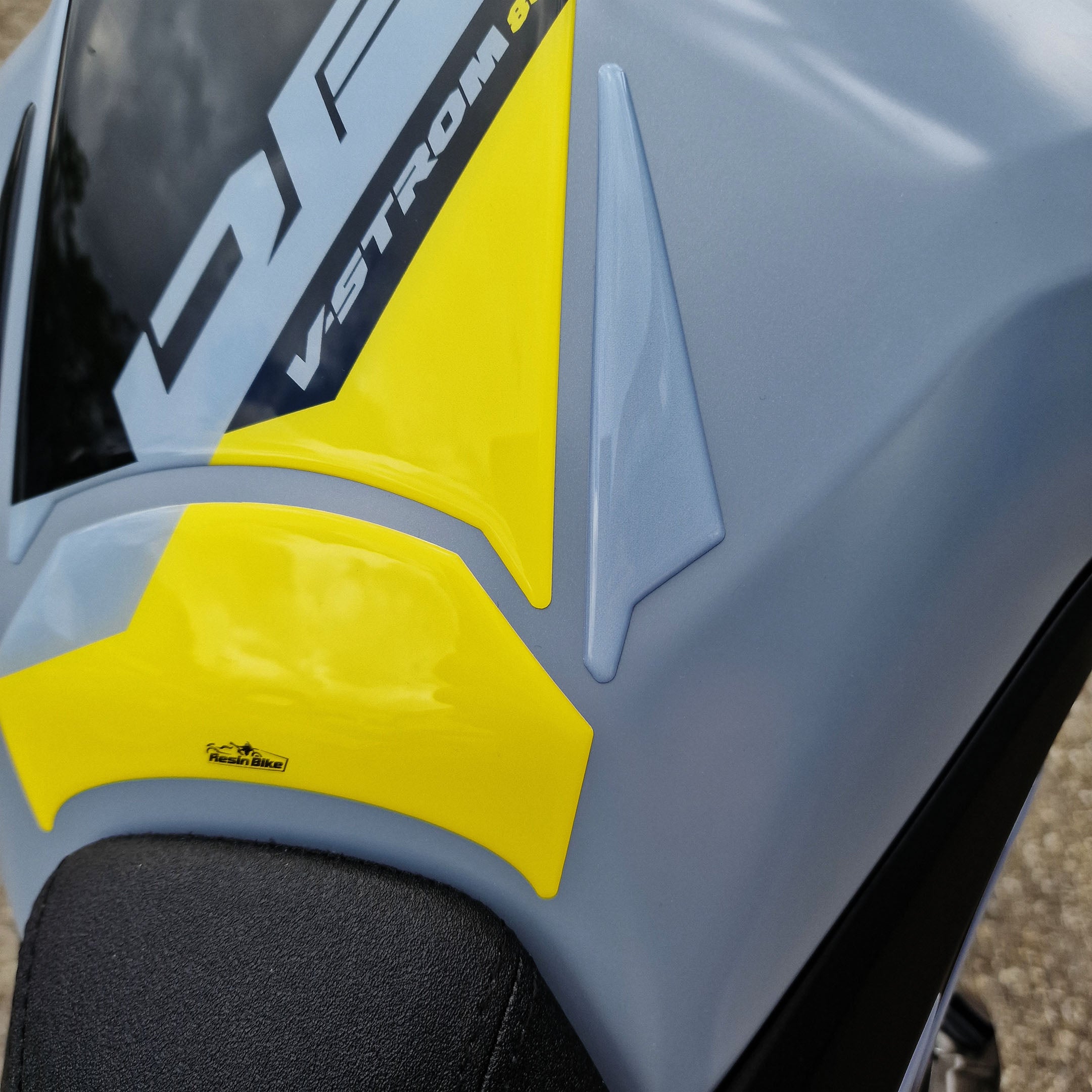 Resin Bike 3D Motorcycle Stickers - Tank Pad | Suzuki V-Strom 800DE 2023>2025 - Pyramid Motorcycle Accessories