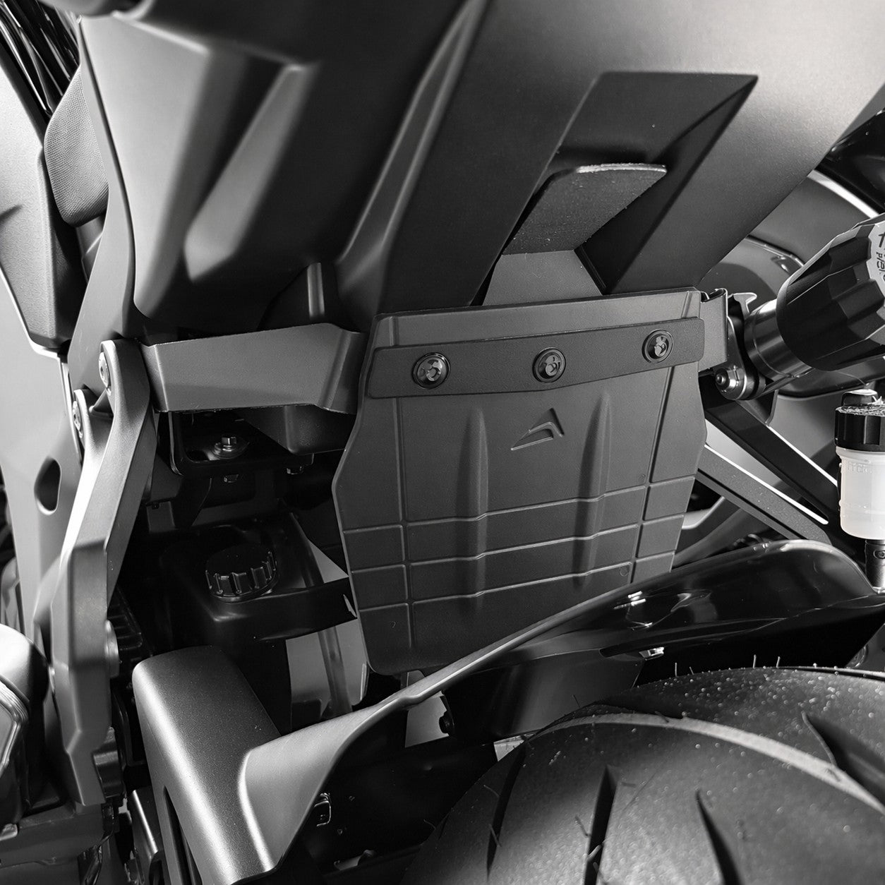 Pyramid Shock Shield | Black | Kawasaki Z1000 / Z1100 & Ninja 1000 / 1100 SX - Pyramid Motorcycle Accessories