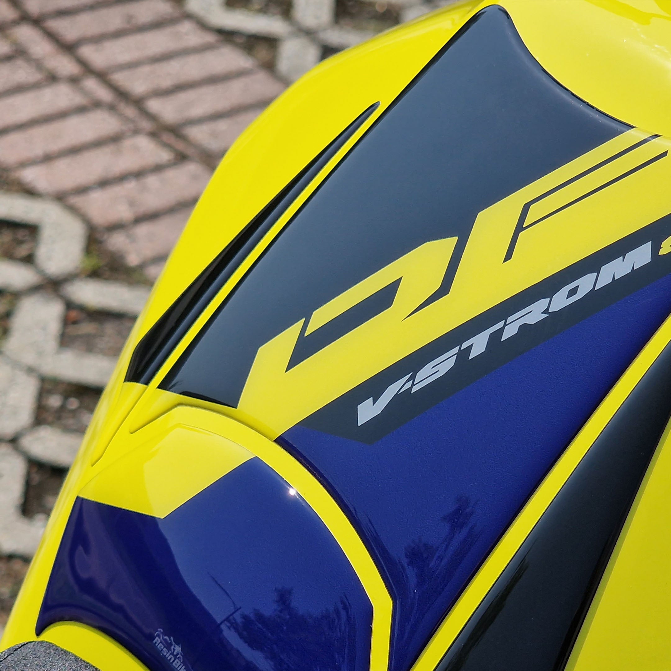 Resin Bike 3D Motorcycle Stickers - Tank Pad | Suzuki V-Strom 800DE 2023>2025 - Pyramid Motorcycle Accessories