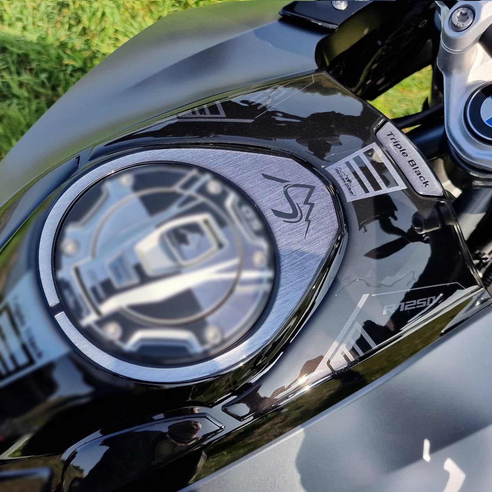 Resin Bike 3D Motorcycle Stickers - Tank Kit | BMW R 1250 GS 2021>2024 RB-1000680500004 - Pyramid Motorcycle Accessories