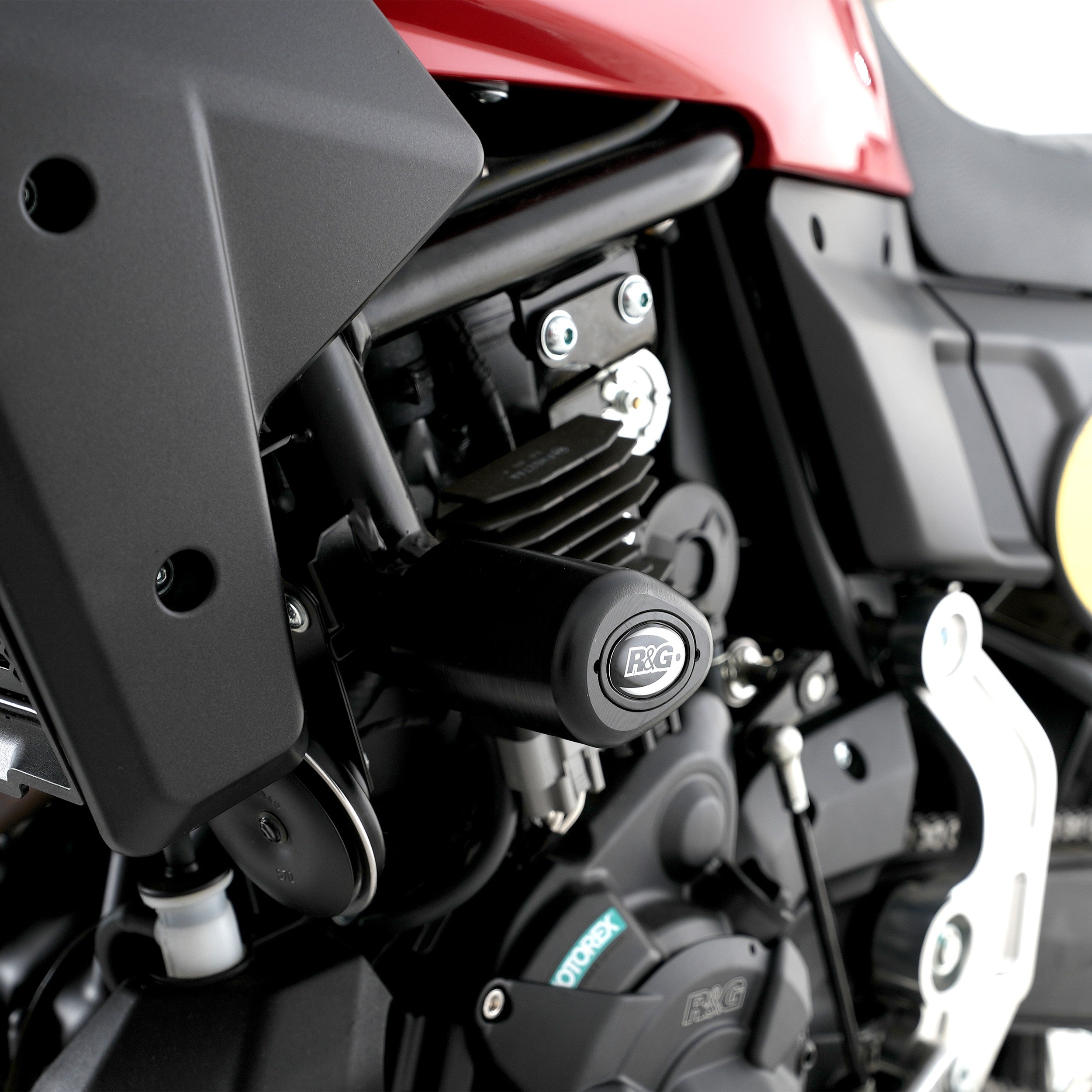 R&G Crash Protectors | Black | Yamaha XSR 700 2016>Current & Fantic Caballero 700 2023>Current & Yamaha Tracer 700 2016>2020 & Yamaha MT-07 2014>Current