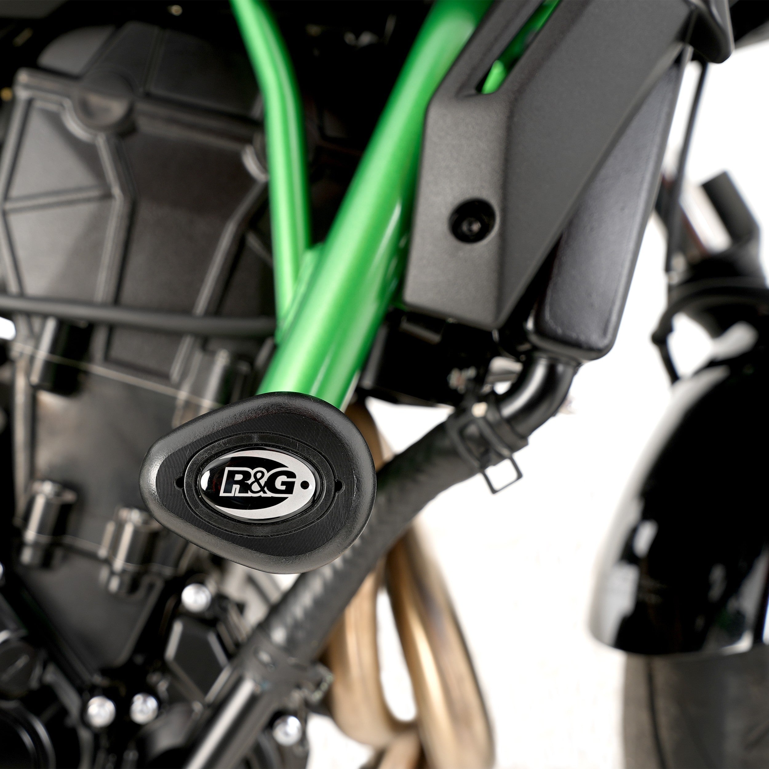 R&G Crash Protectors | White | Kawasaki Z 650 S 2026 & Kawasaki Z 650 2017>Current & Kawasaki Ninja 650 2017>2024 & Kawasaki Z 650 RS 2021>2024