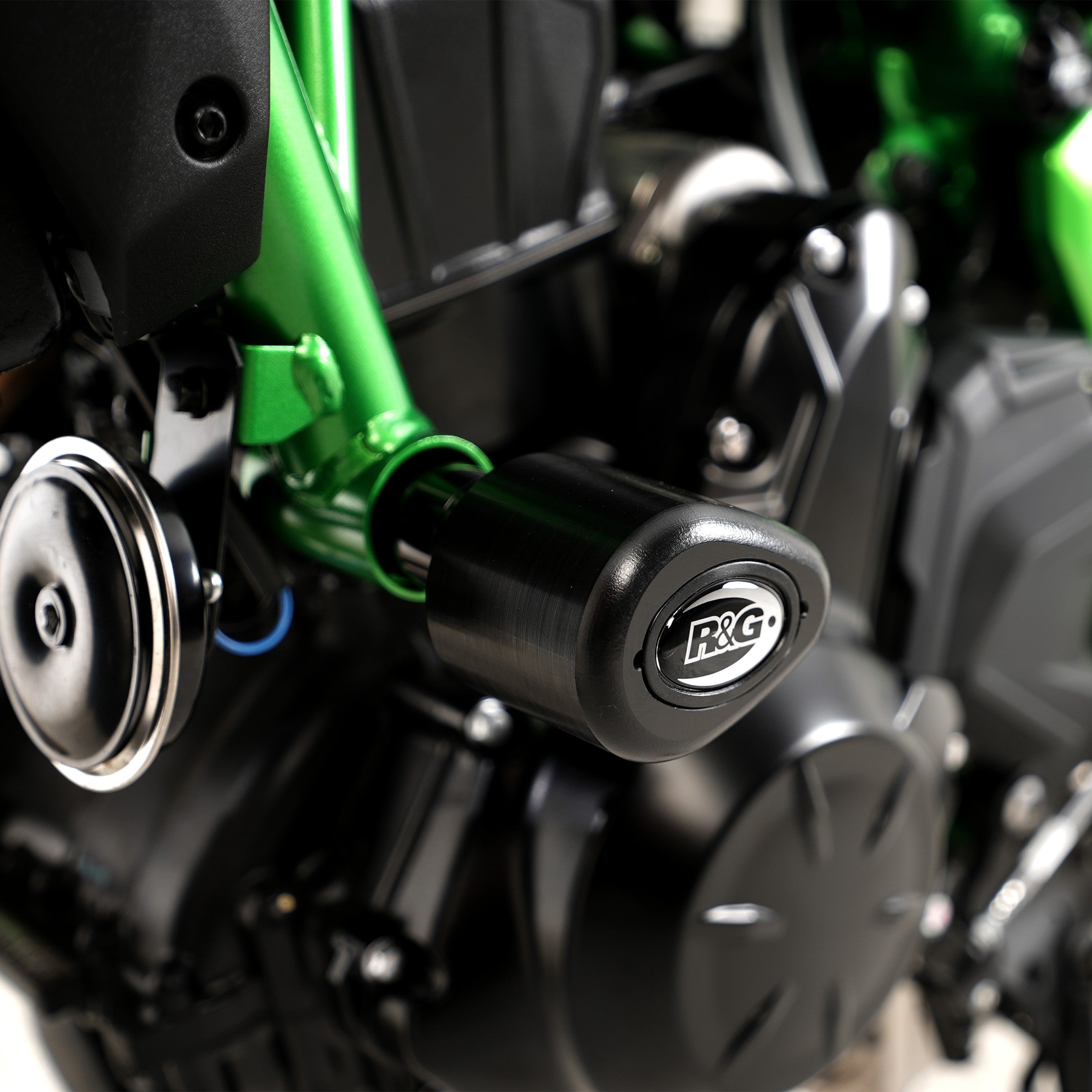 R&G Crash Protectors | White | Kawasaki Z 650 S 2026 & Kawasaki Z 650 2017>Current & Kawasaki Ninja 650 2017>2024 & Kawasaki Z 650 RS 2021>2024