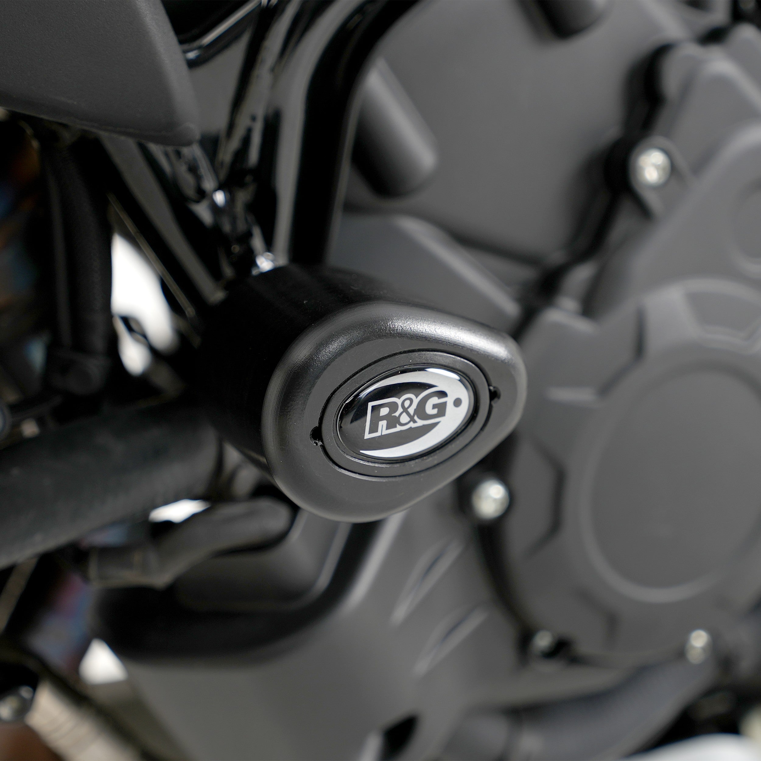 R&G Crash Protectors | White | MV Agusta Turismo Veloce 2017>Current & MV Agusta Dragster 800 2017>2018 & MV Agusta Dragster 800 RR 2021>Current & MV Agusta Brutale 800 RR 2018>2022