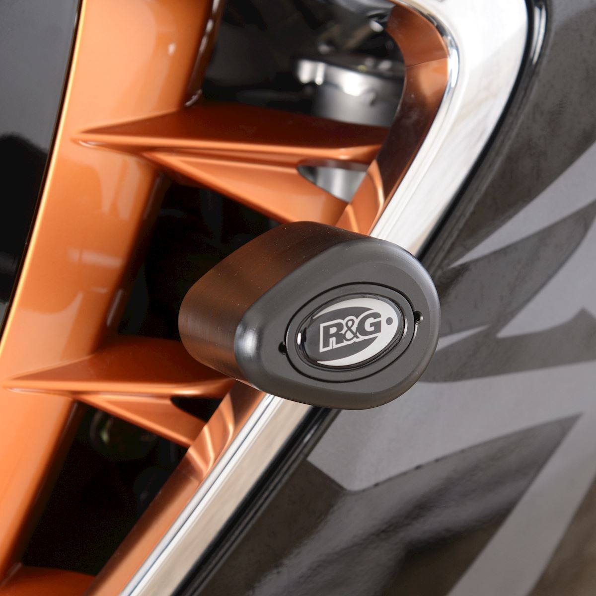 R&G Crash Protectors | White | Suzuki Hayabusa GSX1300R 2021>Current