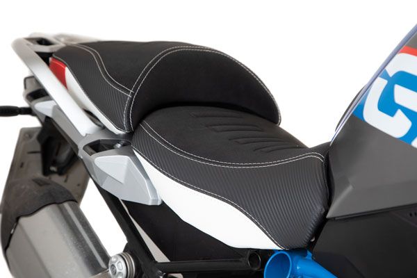 Isotta Comfort Riders Seat with Prostate Channel - Lowered | Black/White/Red/Blue - HP | BMW R 1200 GS incl. Adventure 2013>2019 - Shop name