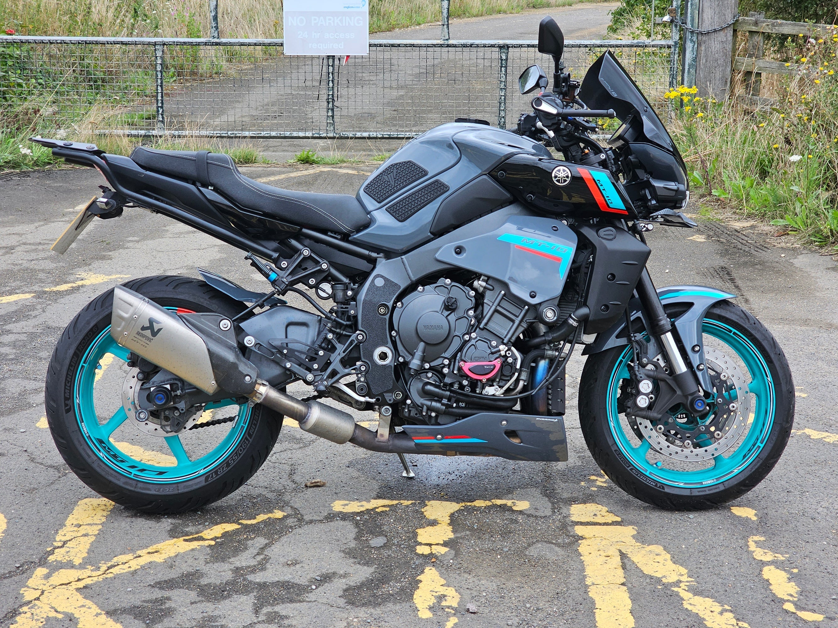 Pyramid Belly Pan | Cyan Storm Colours | Yamaha MT-10 2022>Current - Pyramid Motorcycle Accessories