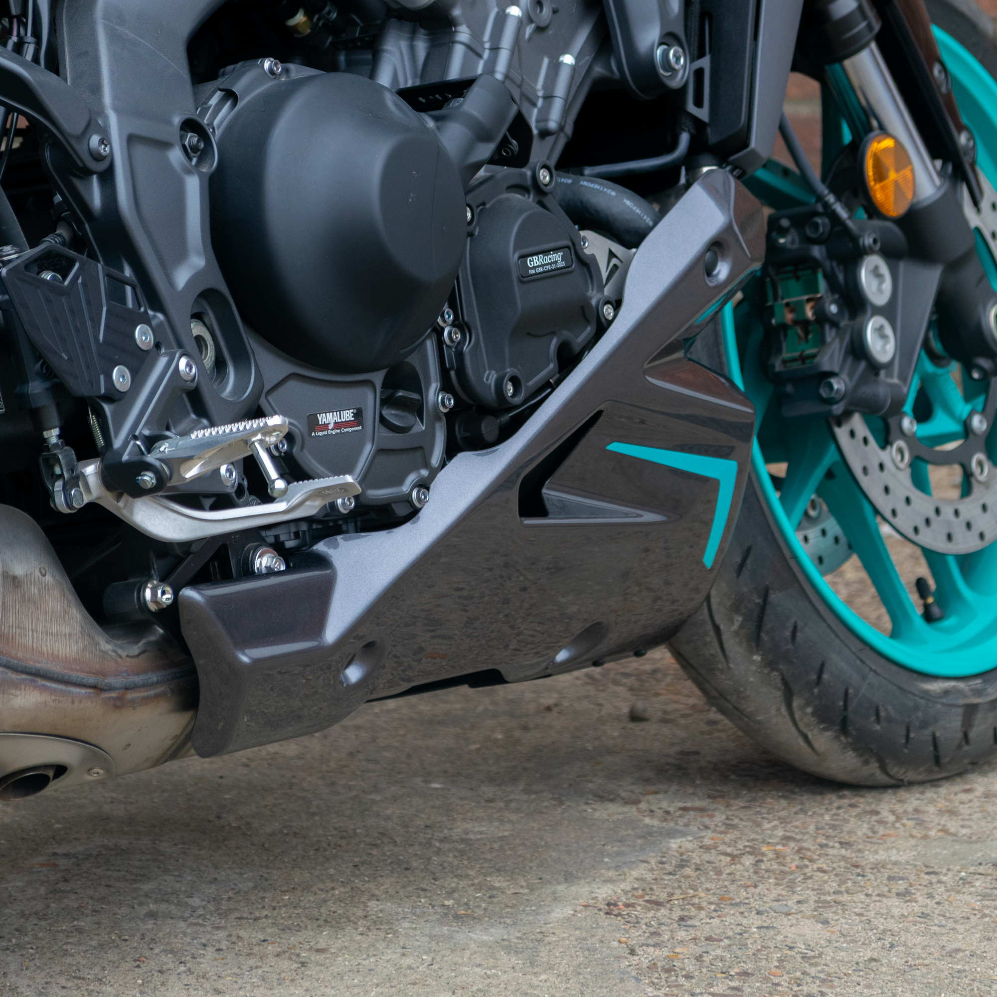 Pyramid Belly Pan | Midnight Black (USA: Raven Black) | Yamaha MT-09 SP 2021>Current - Pyramid Motorcycle Accessories