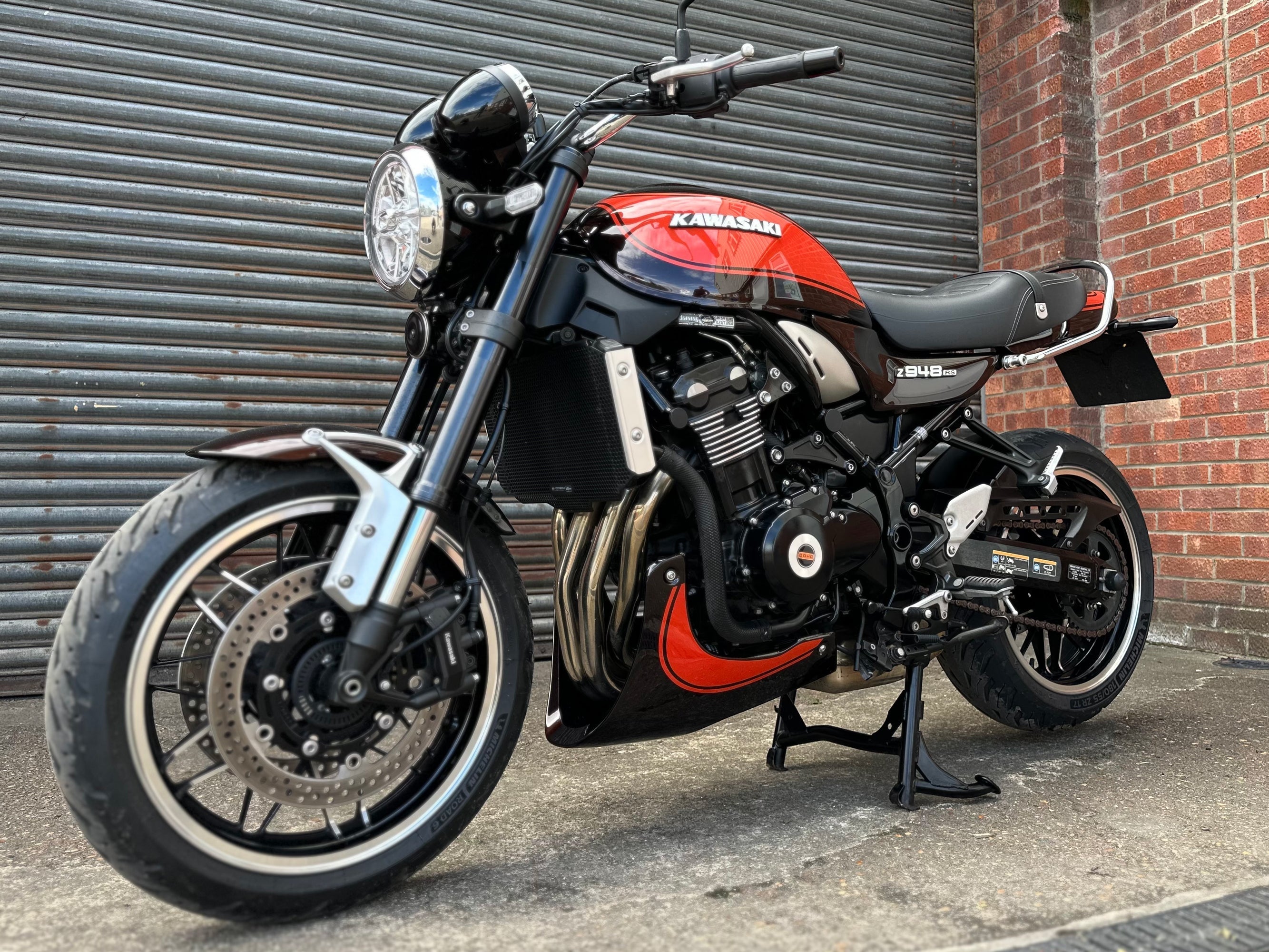 Pyramid Belly Pan | Metallic Brown/Metallic Orange (Candytone Brown/Candytone Orange) | Kawasaki Z 900 RS 2018>2020 - Shop name