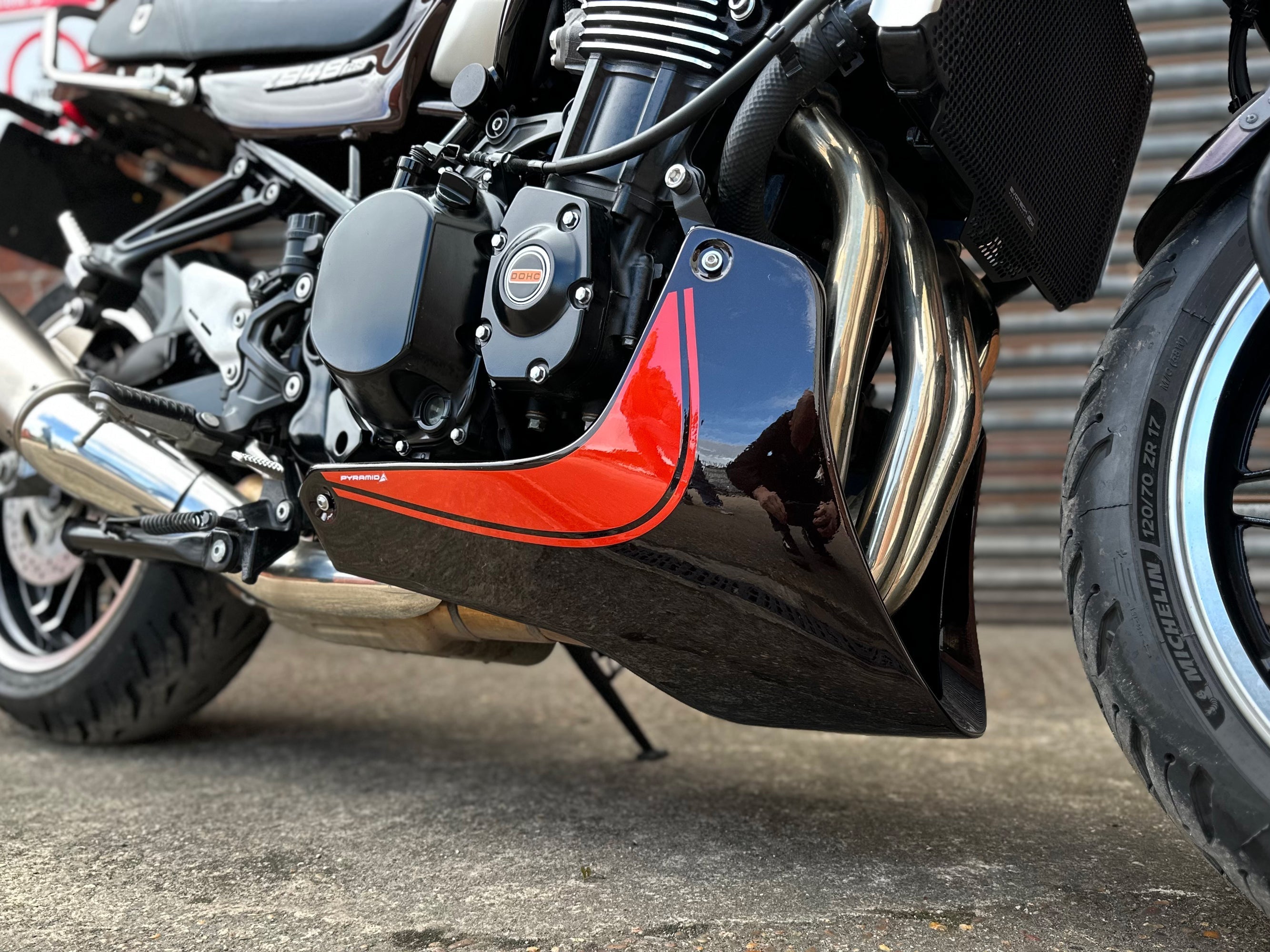 Pyramid Belly Pan | Metallic Brown/Metallic Orange (Candytone Brown/Candytone Orange) | Kawasaki Z 900 RS 2018>2020 - Shop name