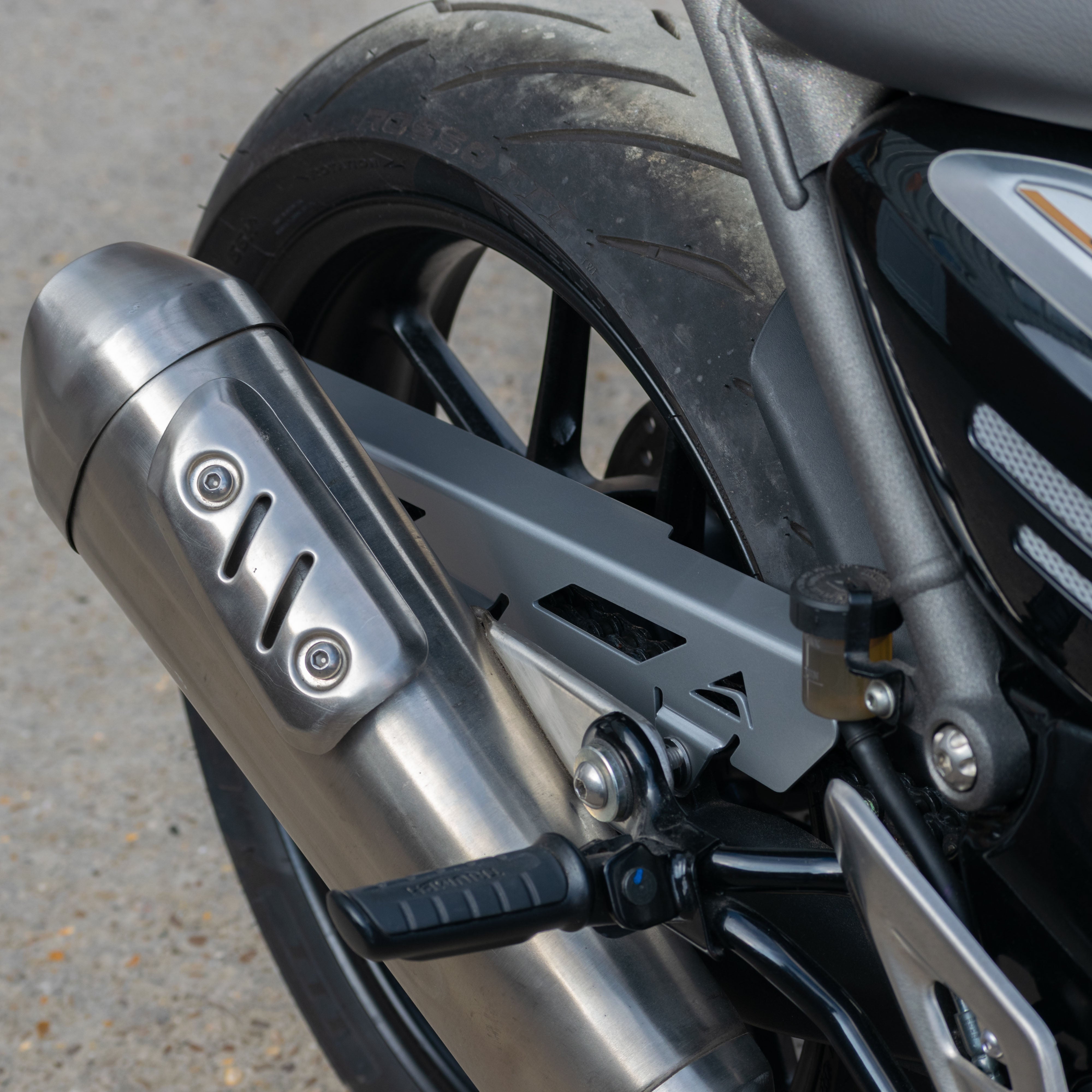Pyramid Chainguard | Gloss Silver | Triumph Scrambler 400 X 2024>Current - Shop name