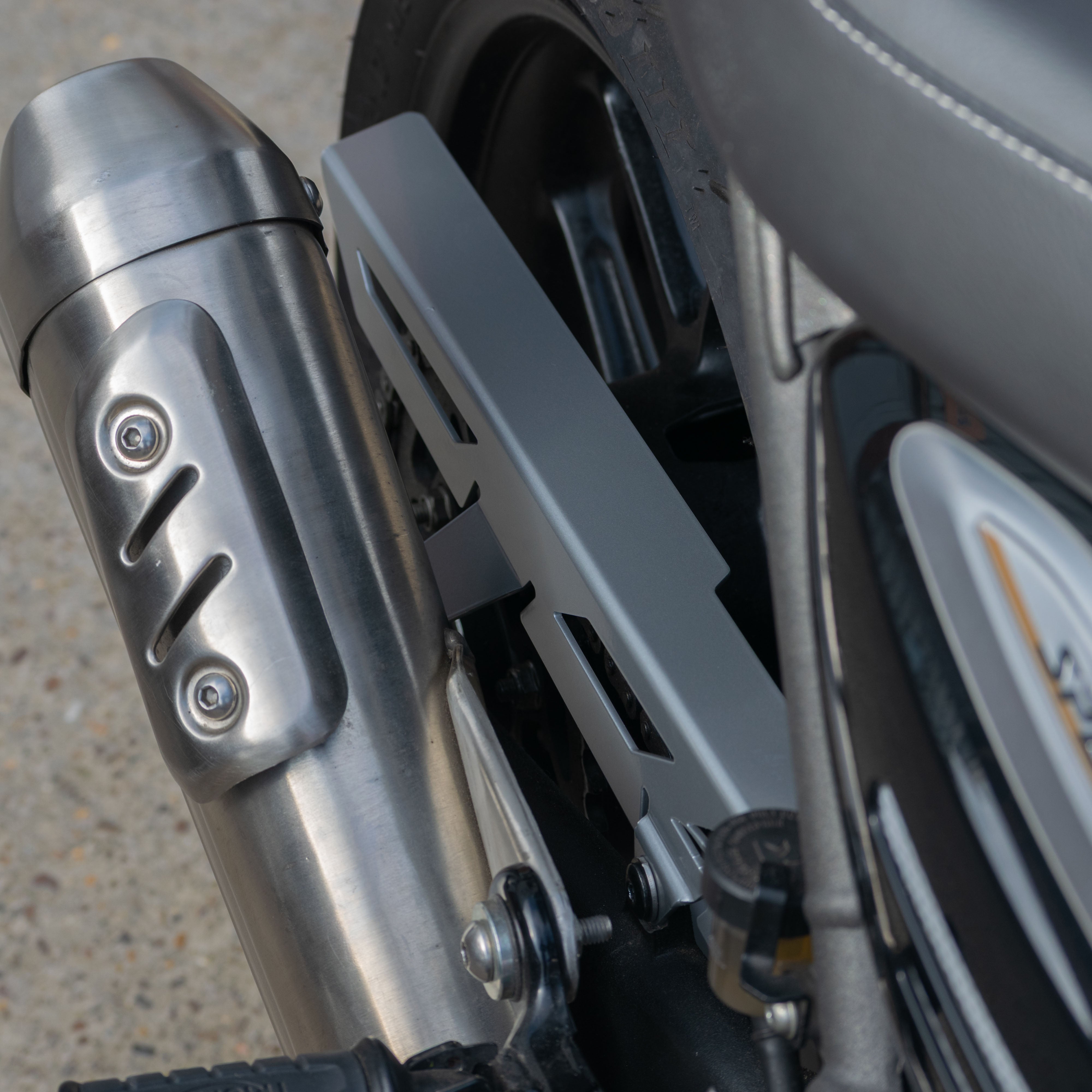 Pyramid Chainguard | Gloss Silver | Triumph Scrambler 400 X 2024>Current - Shop name