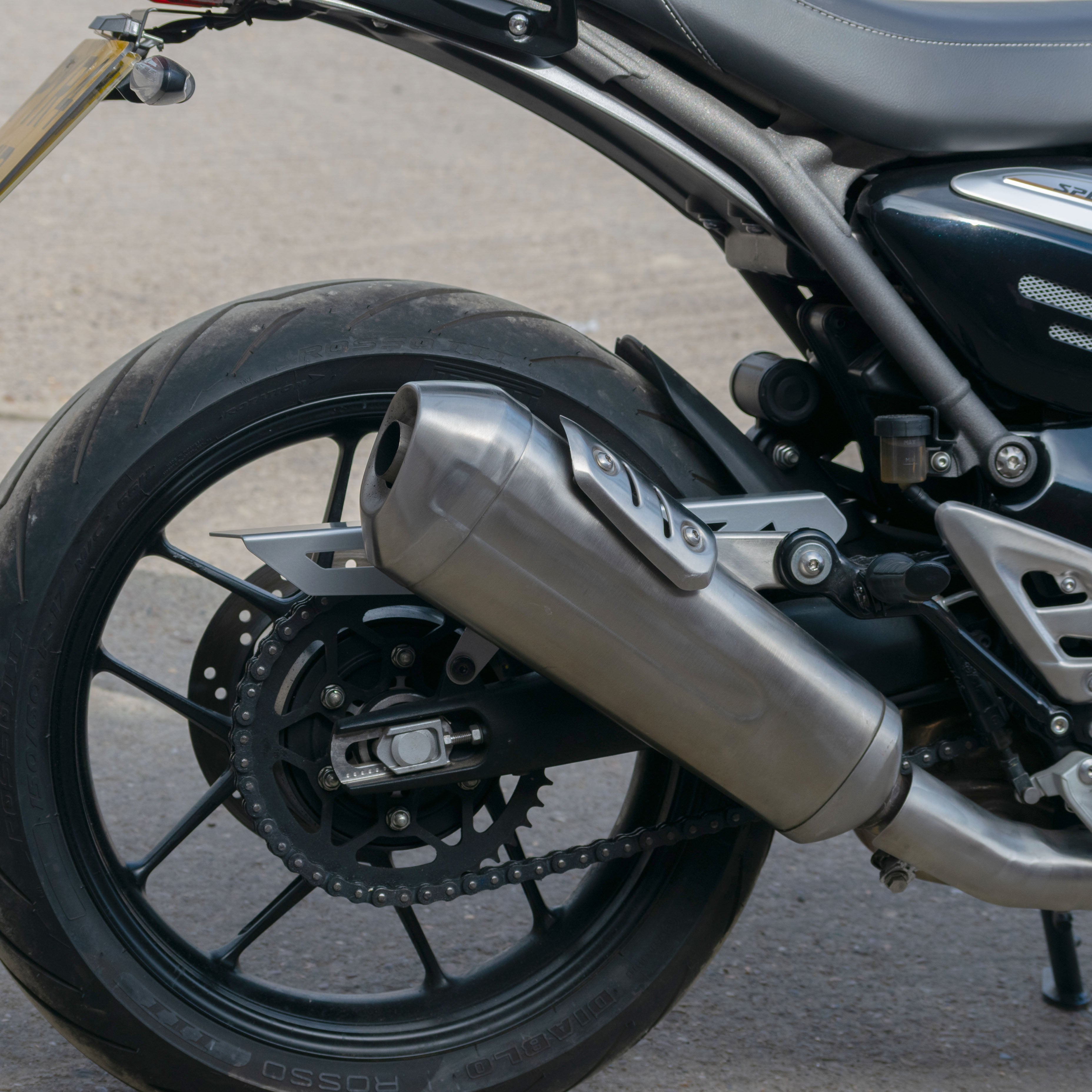 Pyramid Chainguard | Gloss Silver | Triumph Speed 400 2024>Current - Shop name
