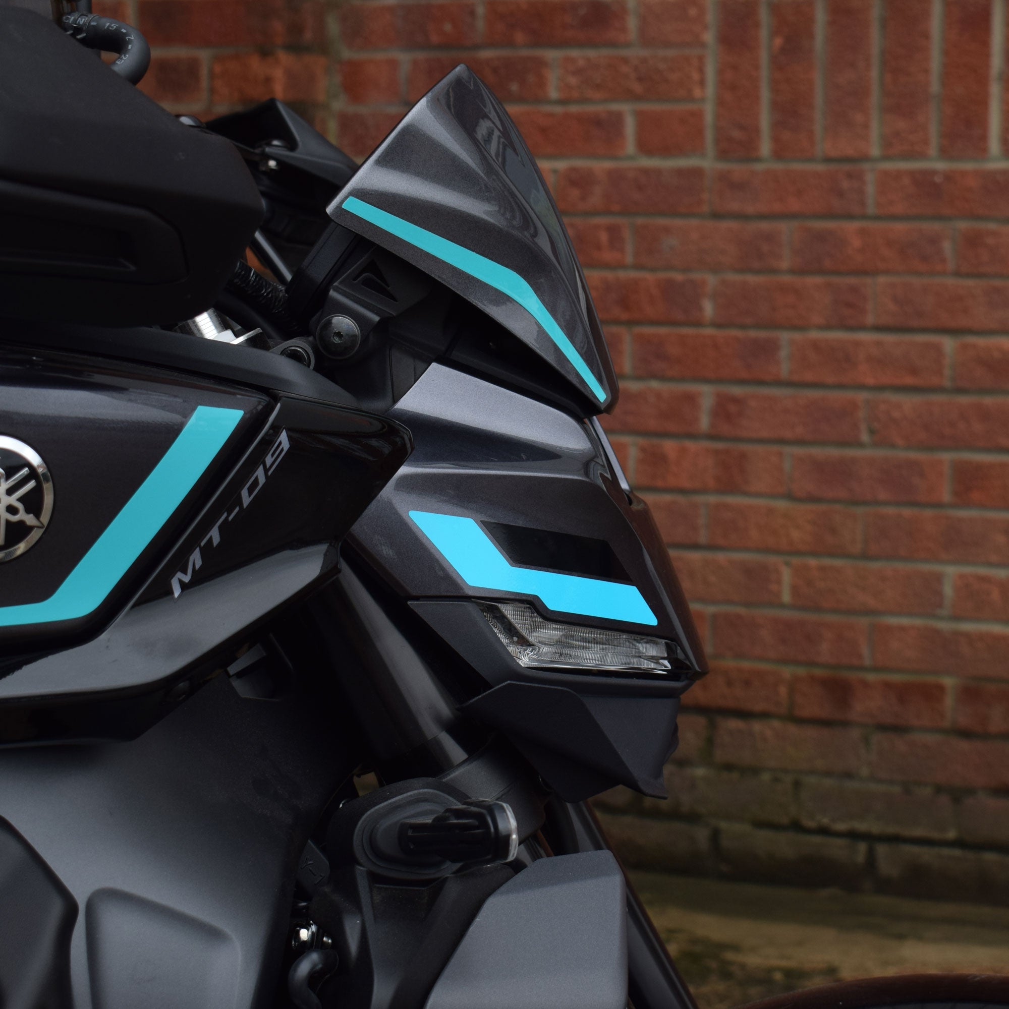 Pyramid Decals | Ice Storm Headlight Decal | Yamaha MT-09 2025>Current - Pyramid Motorcycle Accessories