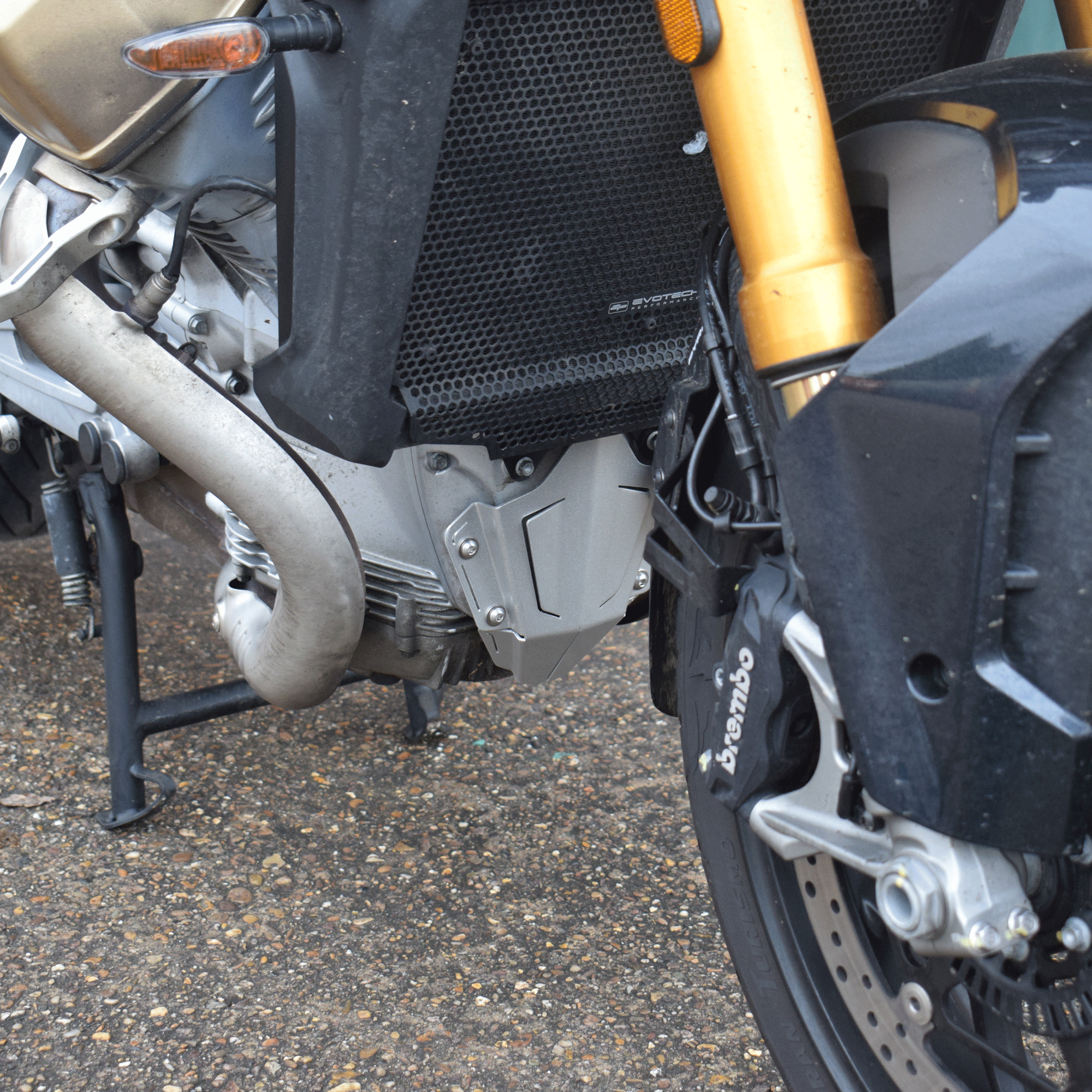 Pyramid Engine Cover | Gloss Silver | Moto Guzzi V100 Mandello S 2022>Current - Shop name