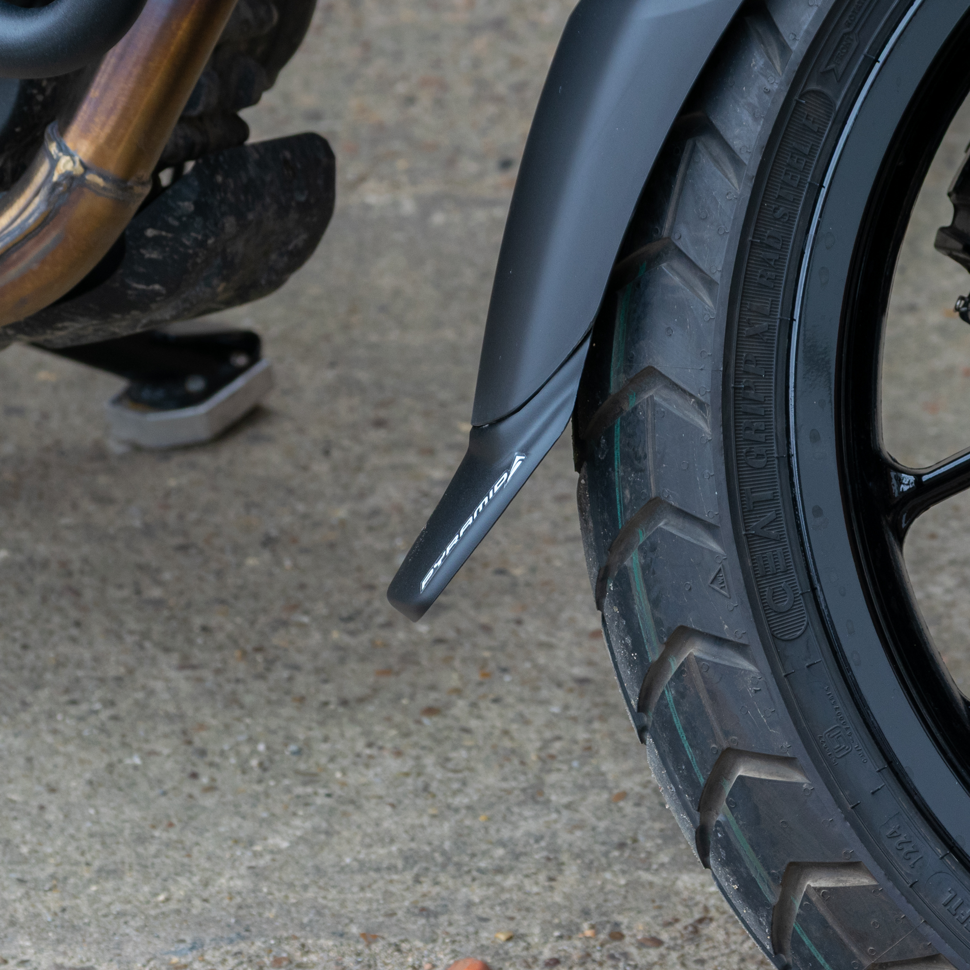 Pyramid Extenda Fenda | Matte Black | Royal Enfield Guerrilla 450 2024>Current - Shop name
