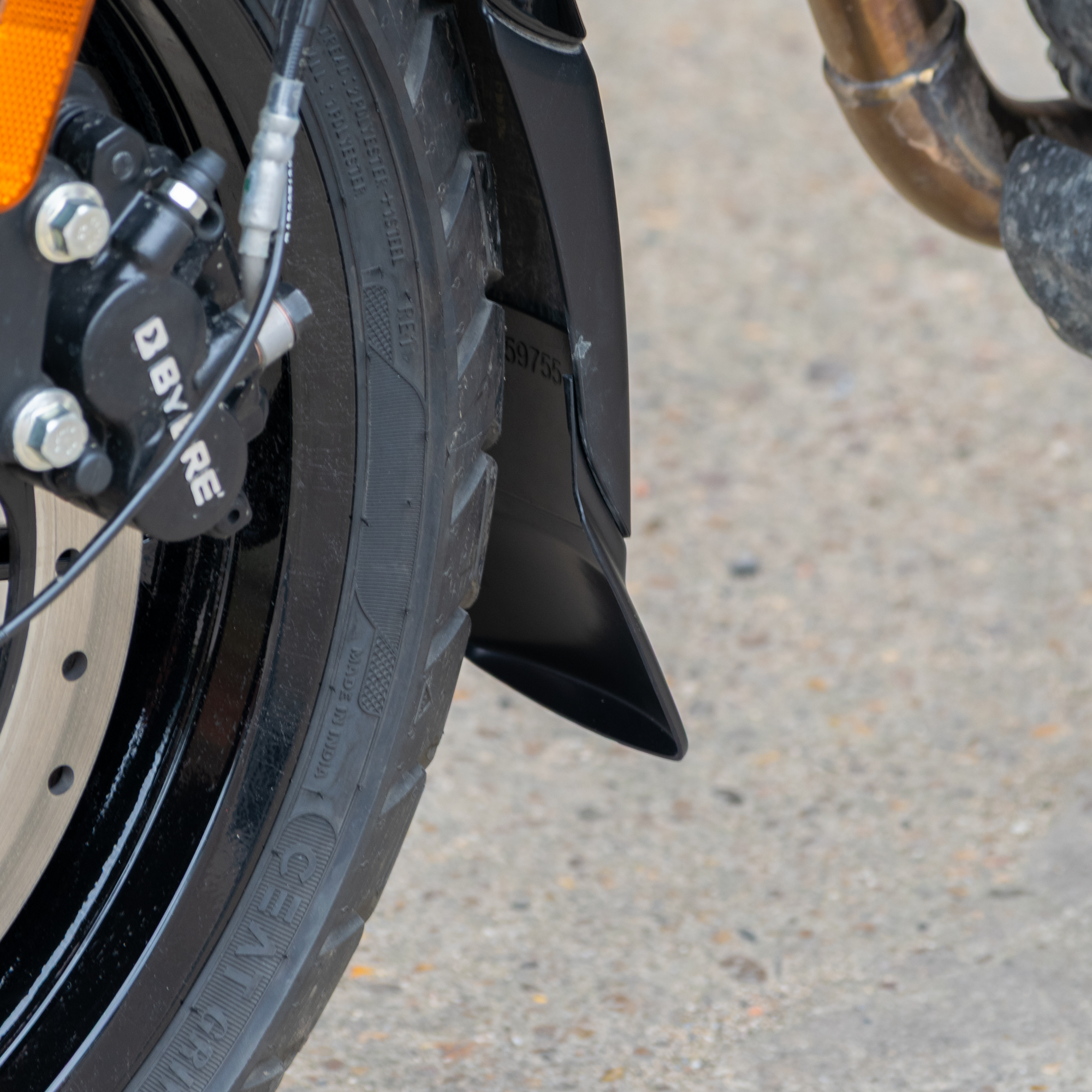 Pyramid Extenda Fenda | Matte Black | Royal Enfield Guerrilla 450 2024>Current - Shop name