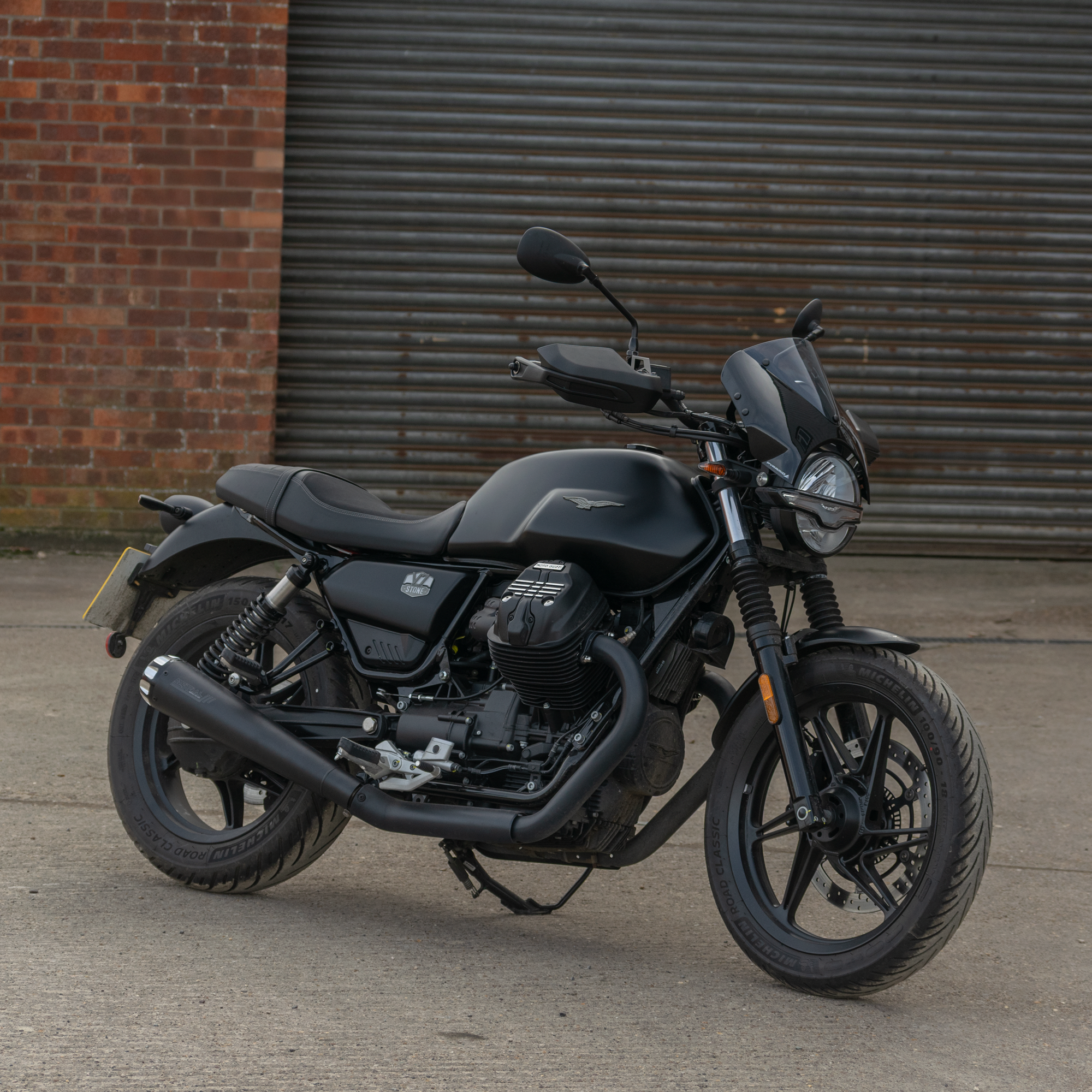 Pyramid Fly Screen | Gloss Black | Moto Guzzi V7 Special 2021>Current - Shop name