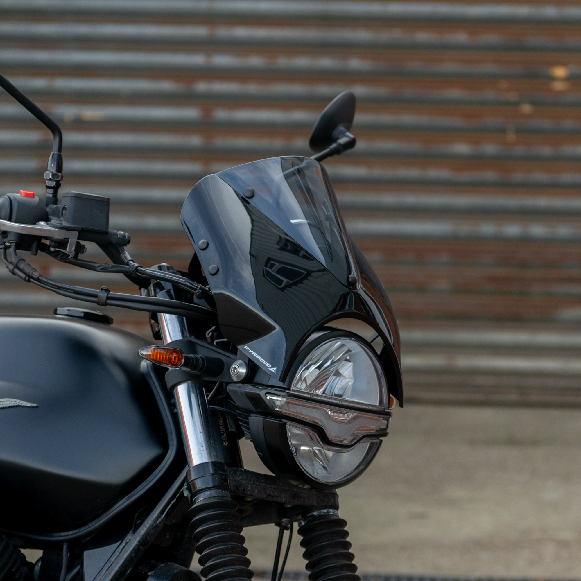 Pyramid Fly Screen | Gloss Black | Moto Guzzi V7 Special 2021>Current - Shop name