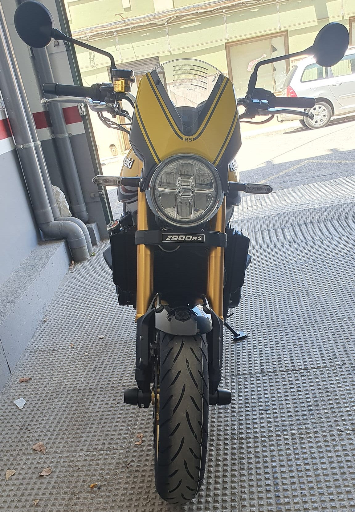 Pyramid Fly Screen | Metallic Diablo Black/Metallic Yellow (Yellow Ball Scheme) | Kawasaki Z 900 RS SE 2022>Current-Screens-Pyramid Motorcycle Accessories