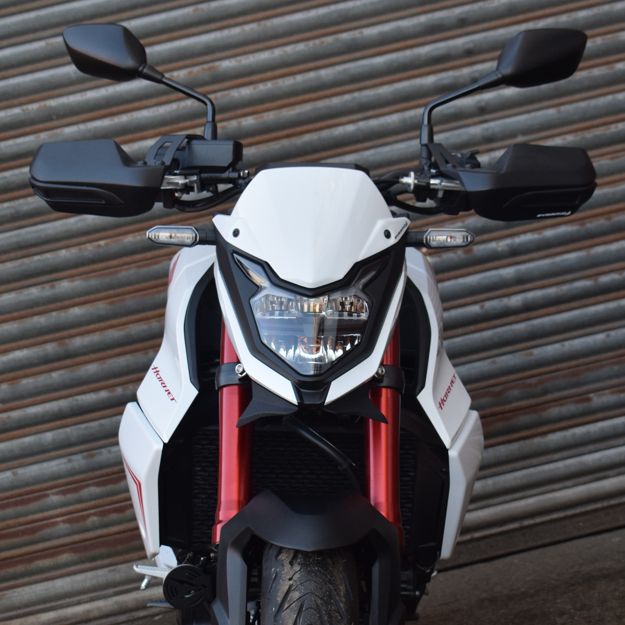 Pyramid Fly Screen | Pearl Glare White | Honda CB750 Hornet 2022>2024 - Shop name