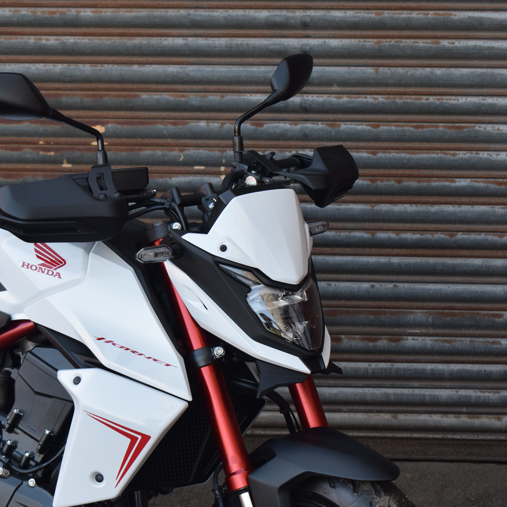 Pyramid Fly Screen | Pearl Glare White | Honda CB750 Hornet 2022>2024 - Shop name